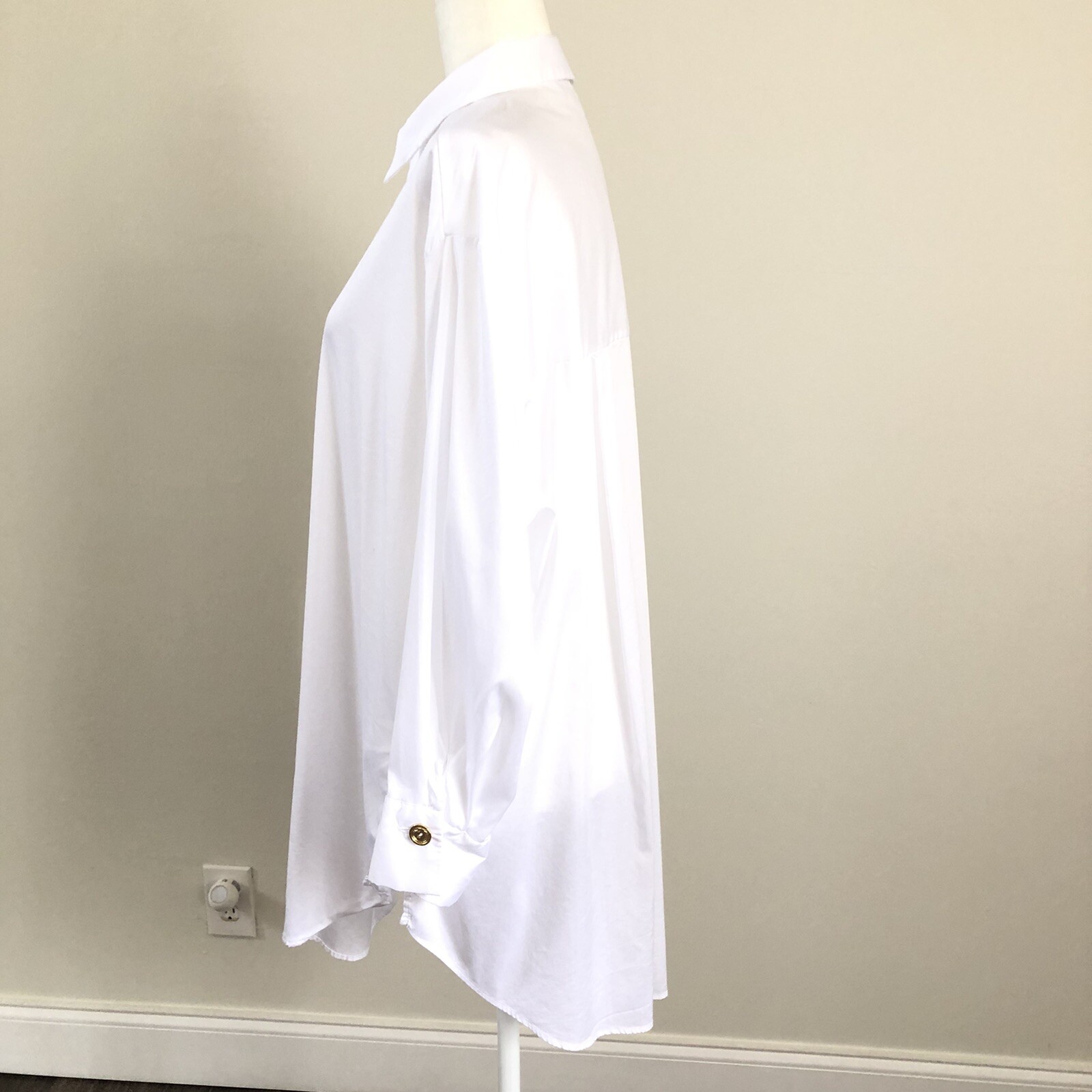 ZARA Women’s LS Oversized long White Slit Gold Tone Buttons Sz S