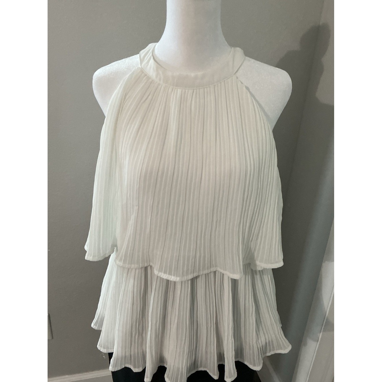 ZESICA White Pleated Halter Tiered Blouse Sleeveless Ruffle Size M