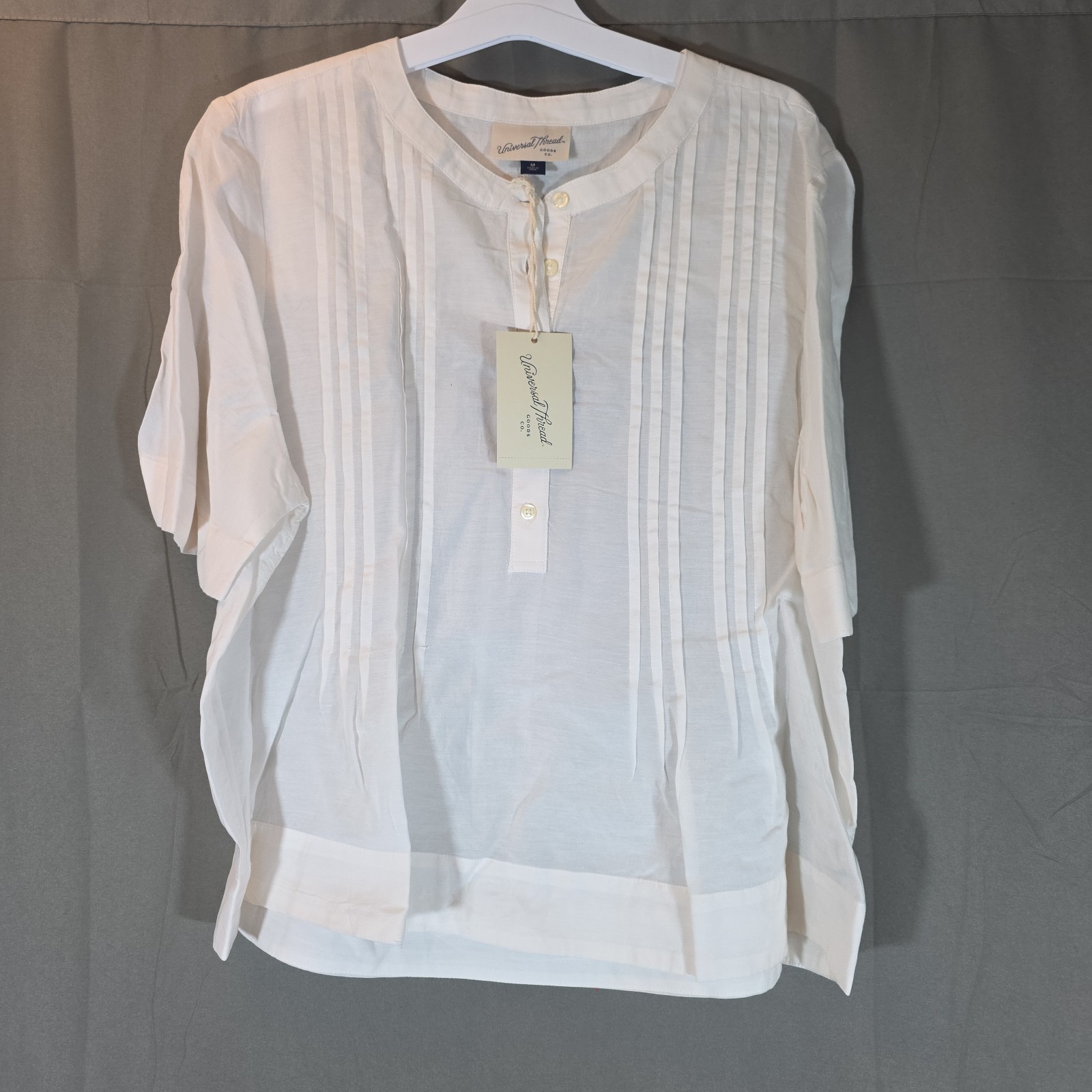 Universal Thread Women’s Cream Pintuck Button Front Blouse Size Medium NWT
