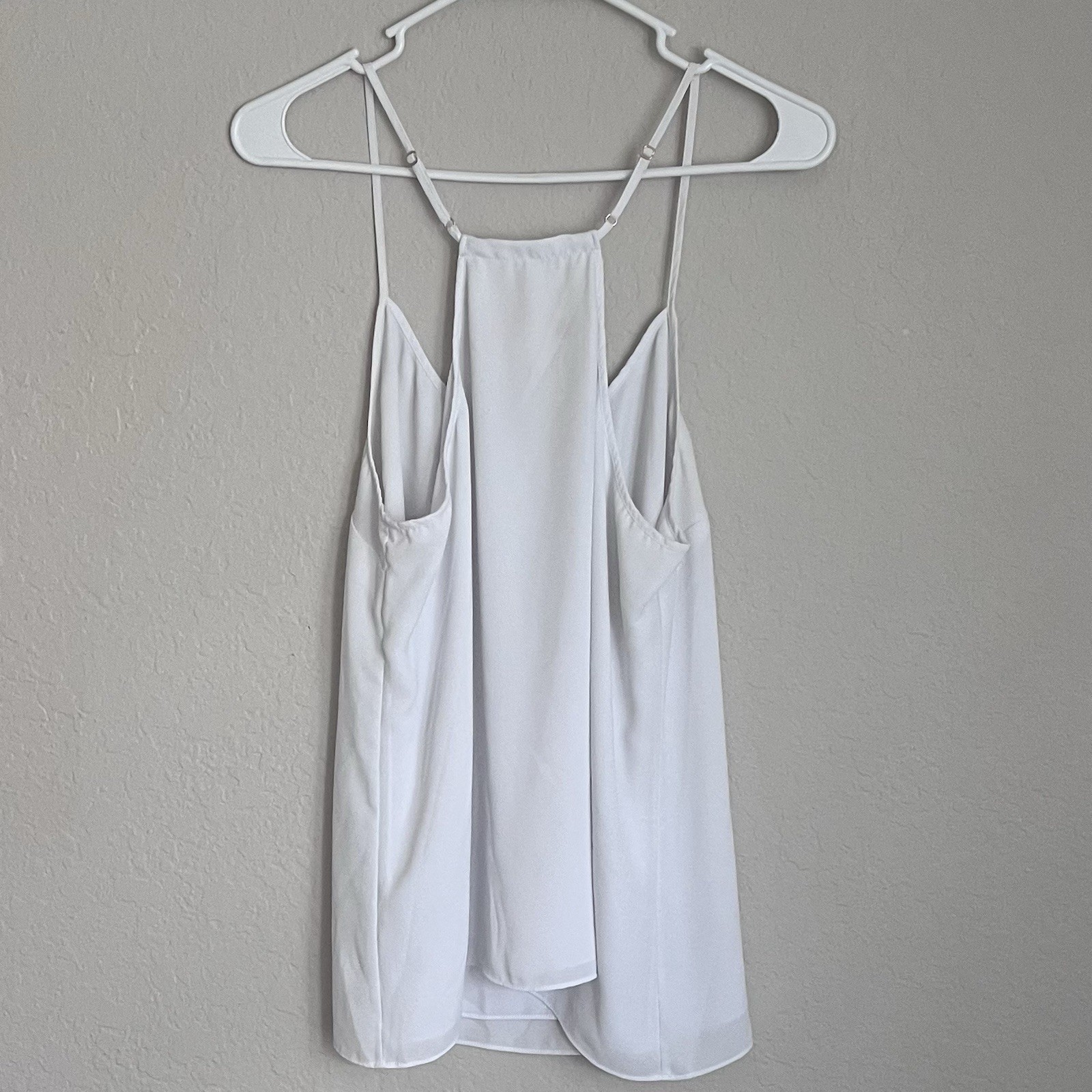 Lilly Pulitzer L Sleeveless Camisole White V-Neck Adjustable Straps Lightweight