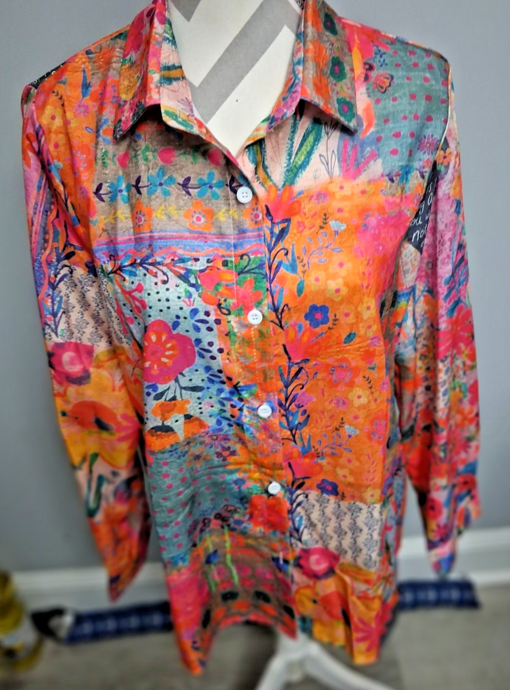 Temu Button Front Blouse – Size Large – Long Sleeves – Pretty Floral Pattern!