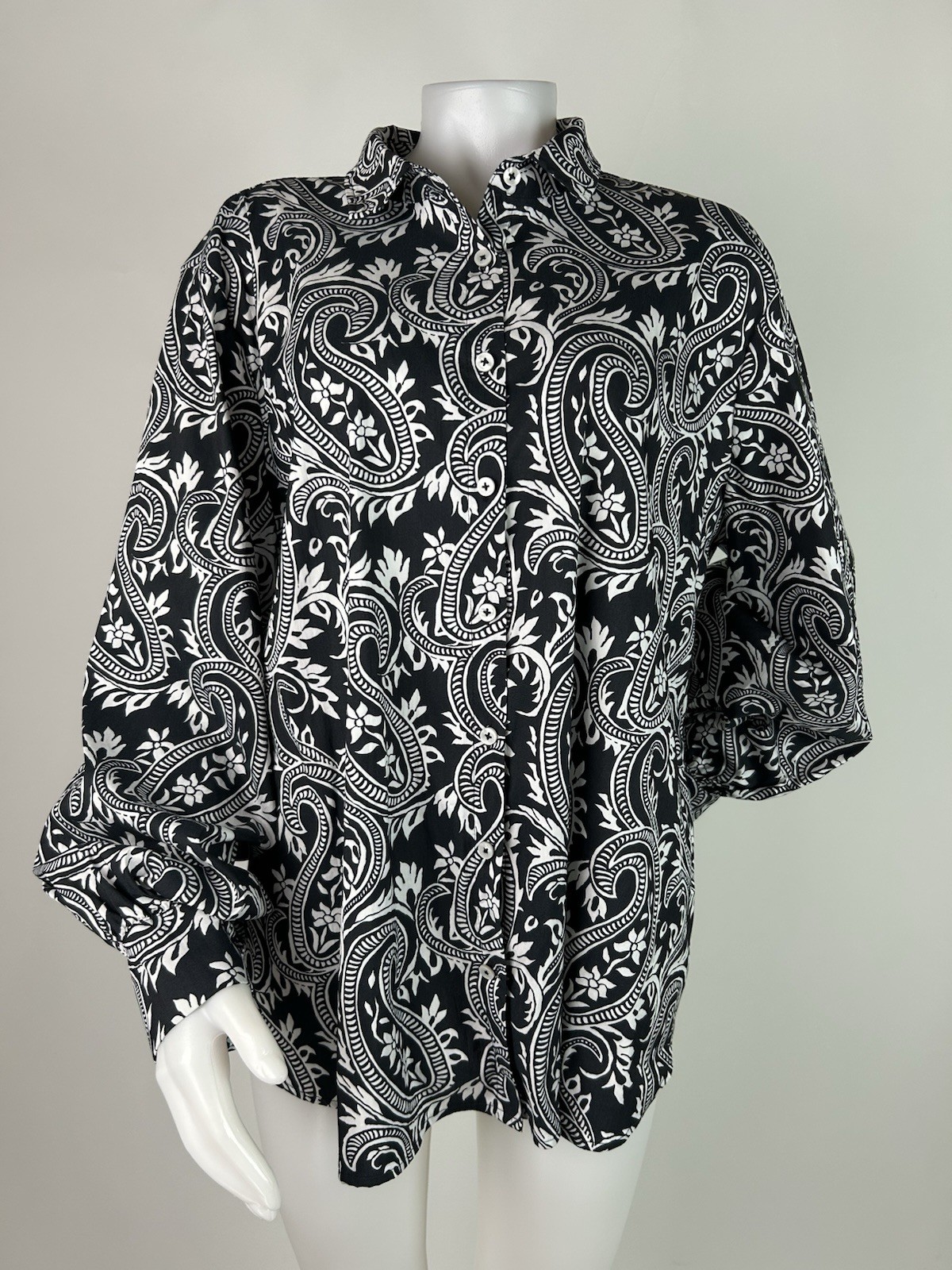 Chico’s Size 4 (20) Black White Button Front Long Sleeve Paisley Blouse