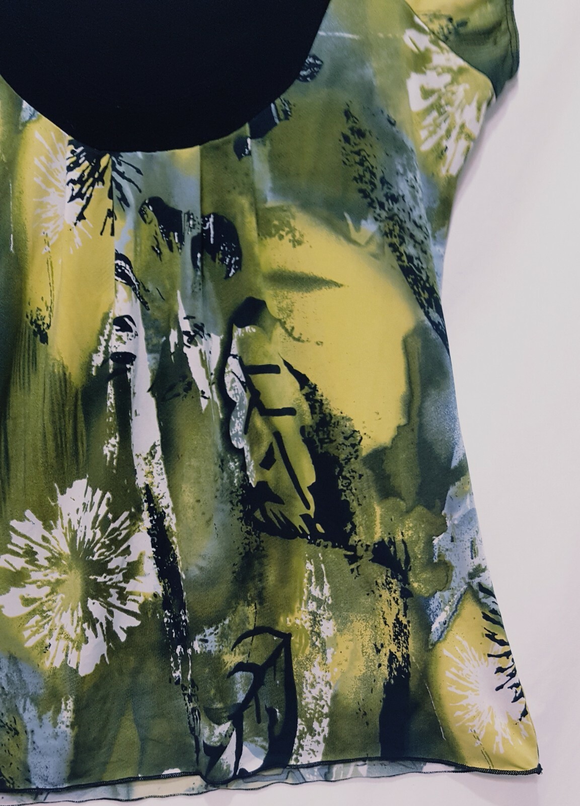 Dynamite Blouse Boho Green Floral Size Medium Leaves Cap Sleeves