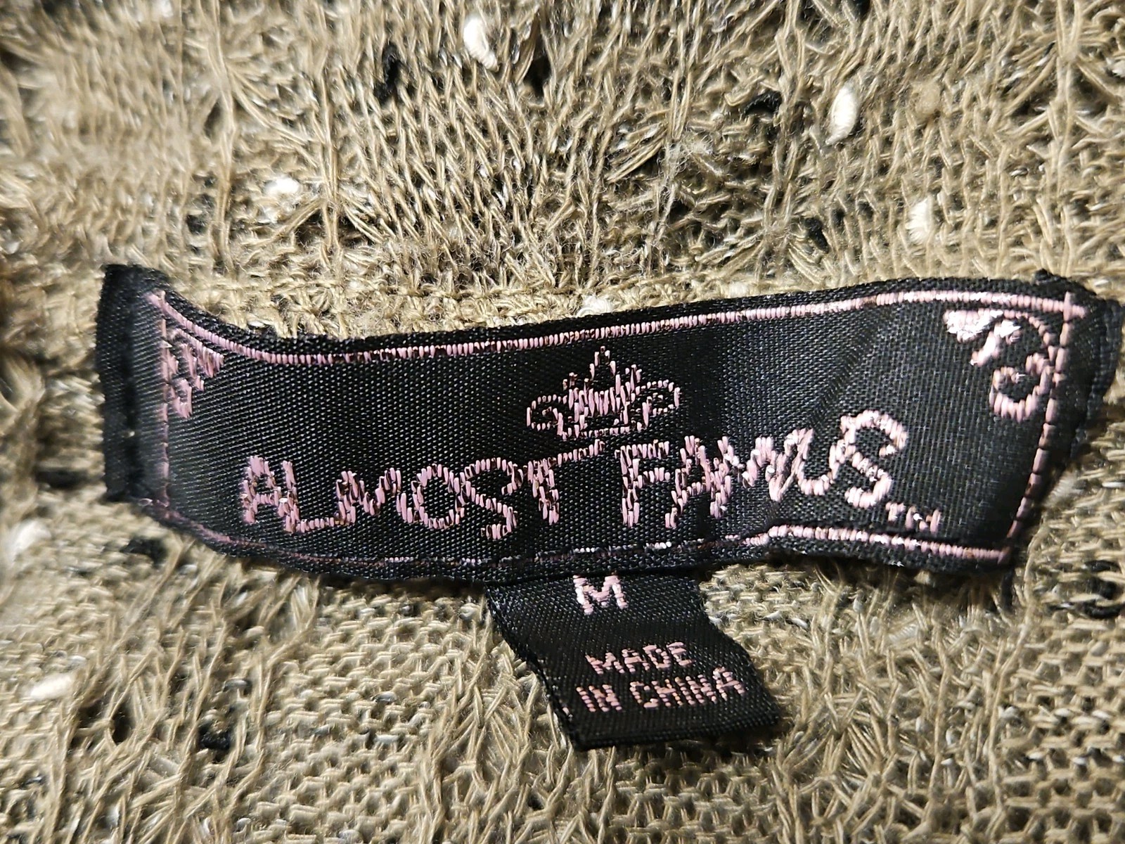 Almost Famous Size Medium Scoop Neck Layered Shirt, White & Tan w/ Knit Texture