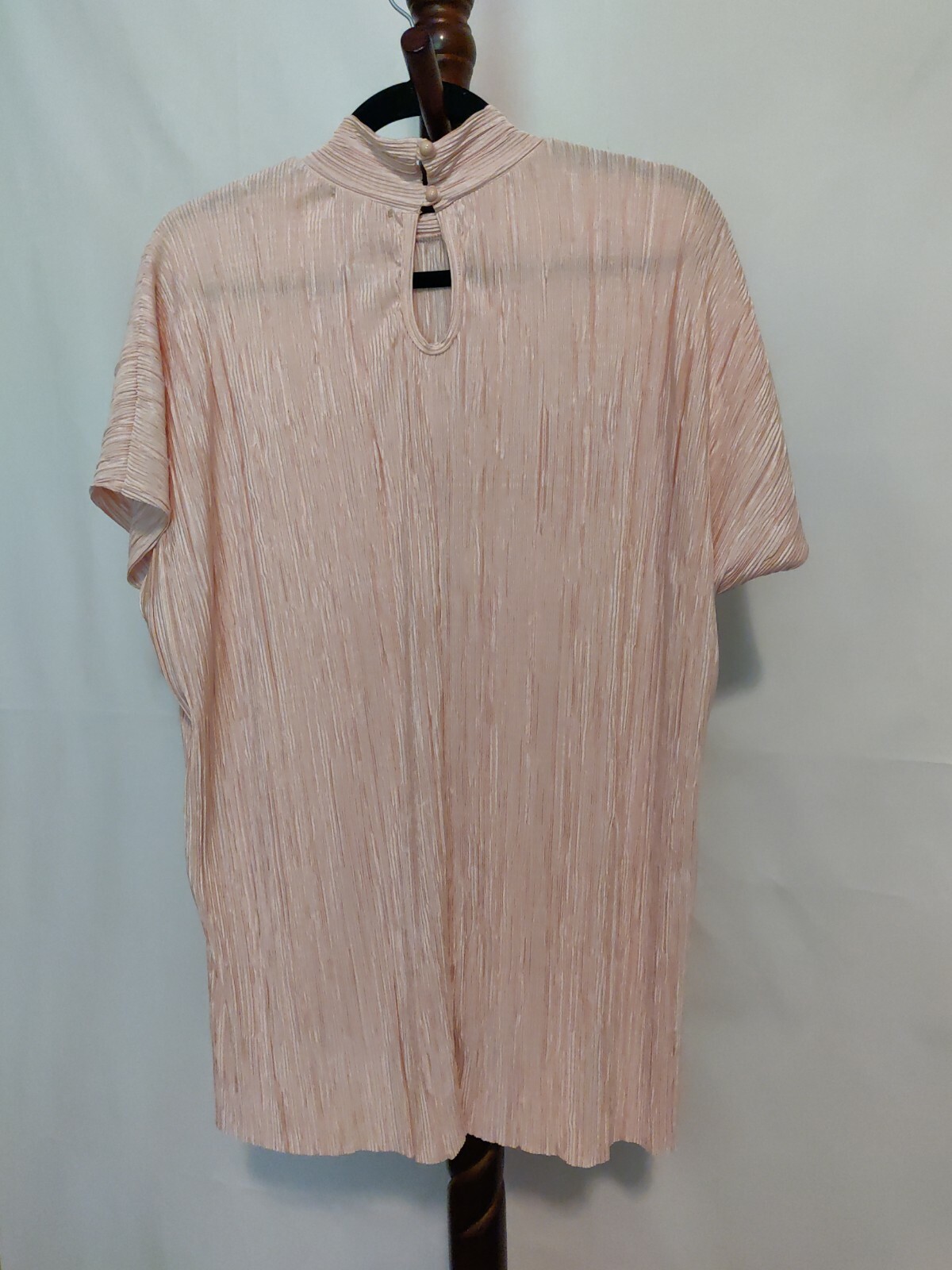 Sweet Claire women size L top pink textured high-low high neck teardrop back EUC