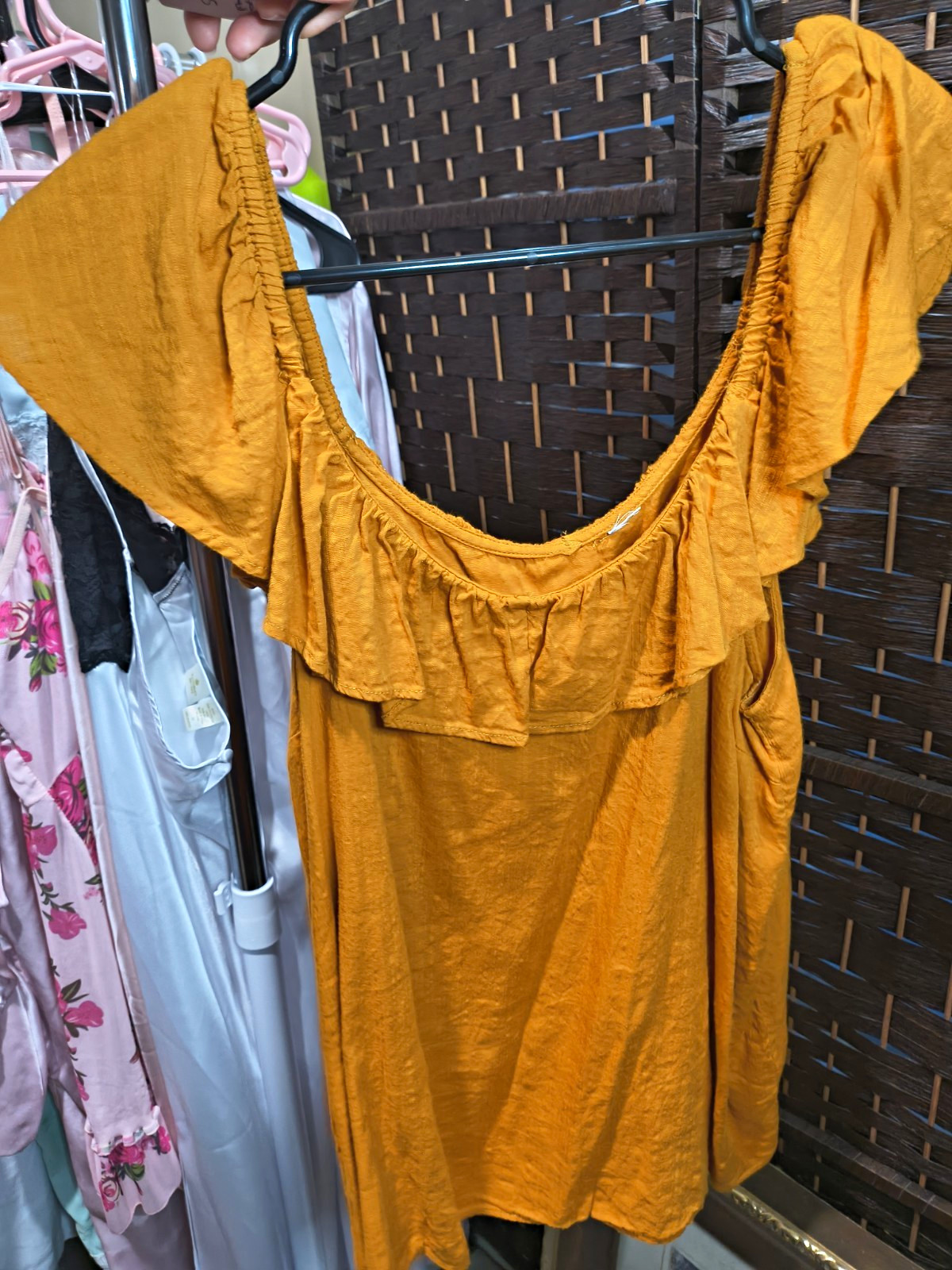 Gap READ L Mustard Yellow Solid Off-The-Shoulder Ruffle Short Sleeve Pullover