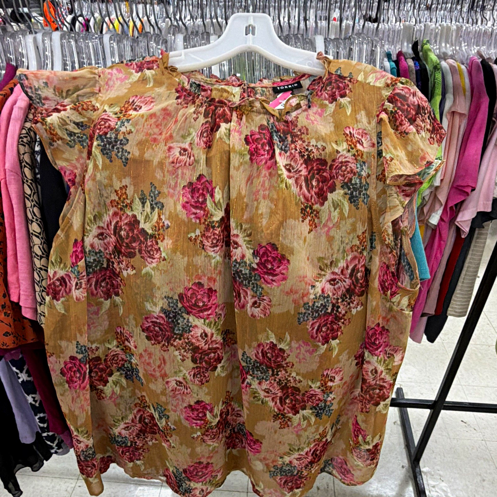 Torrid Women’s Beige/Pink Floral Chiffon Sheer Ruffle Cap Sleeve Blouse 1