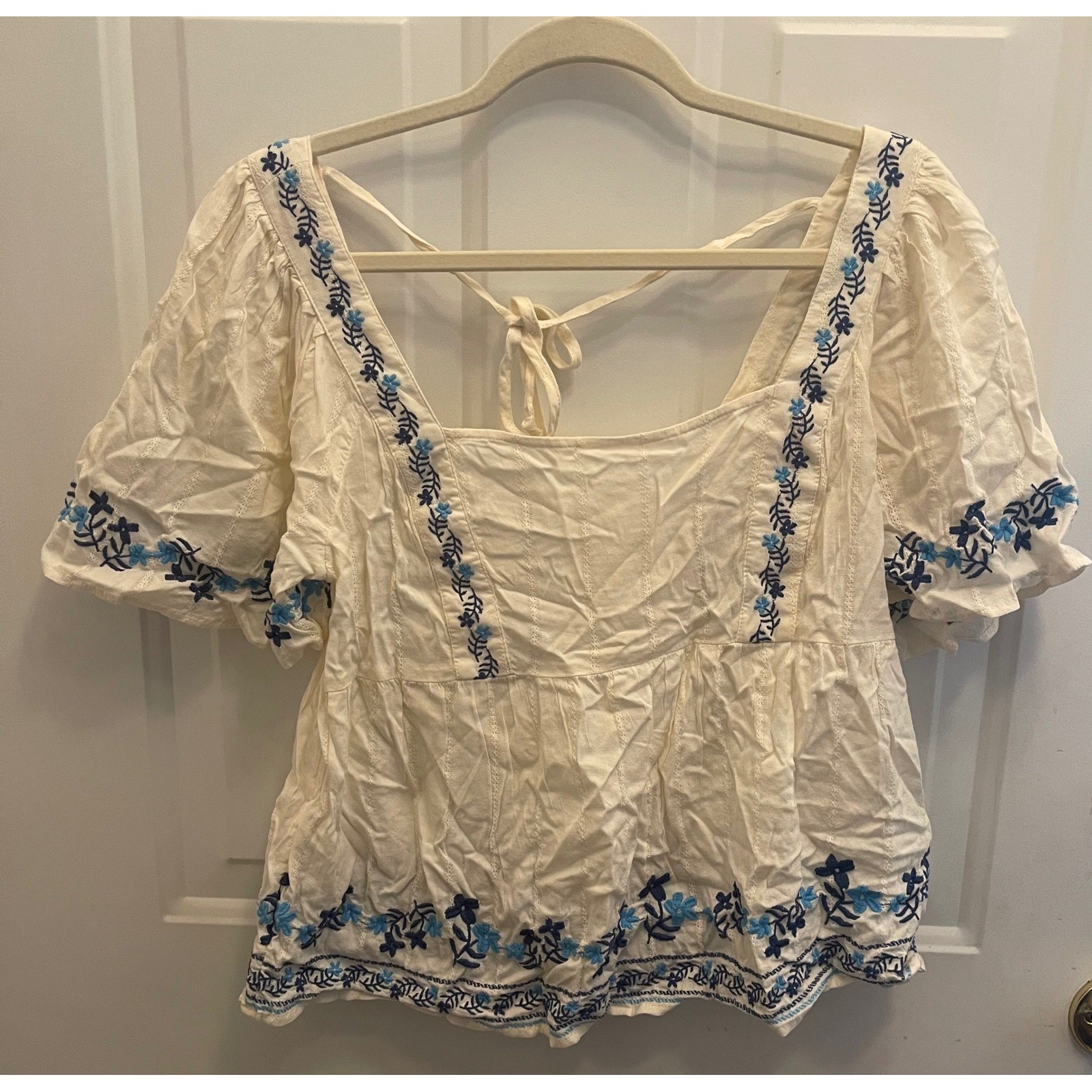 Old Navy Cream Blue Floral Embroidered Peasant Blouse Boho Top Womens Medium NEW