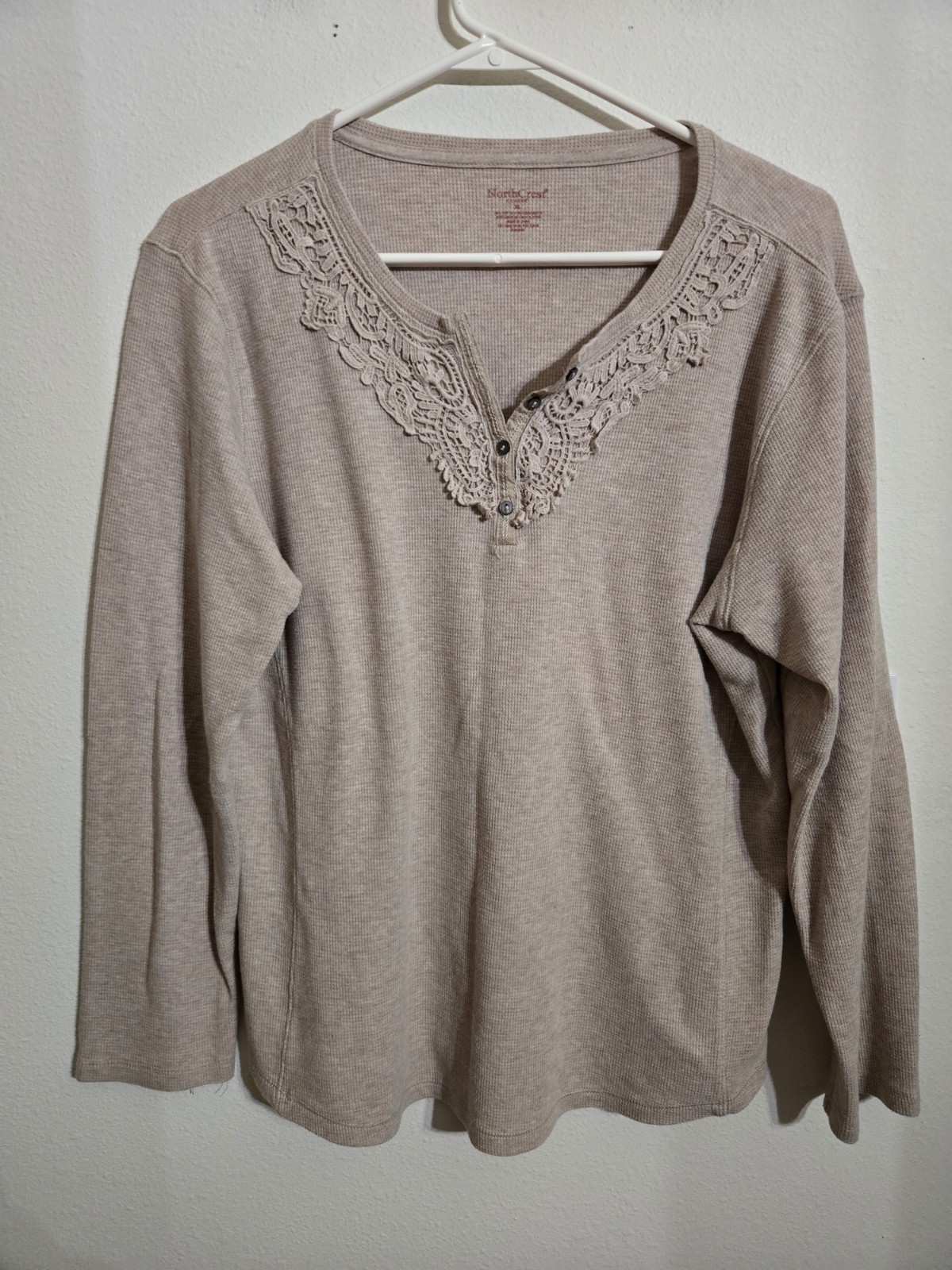 Pre-loved NORTHCREST Women’s Beige Henley Crochet Neck Sz XL