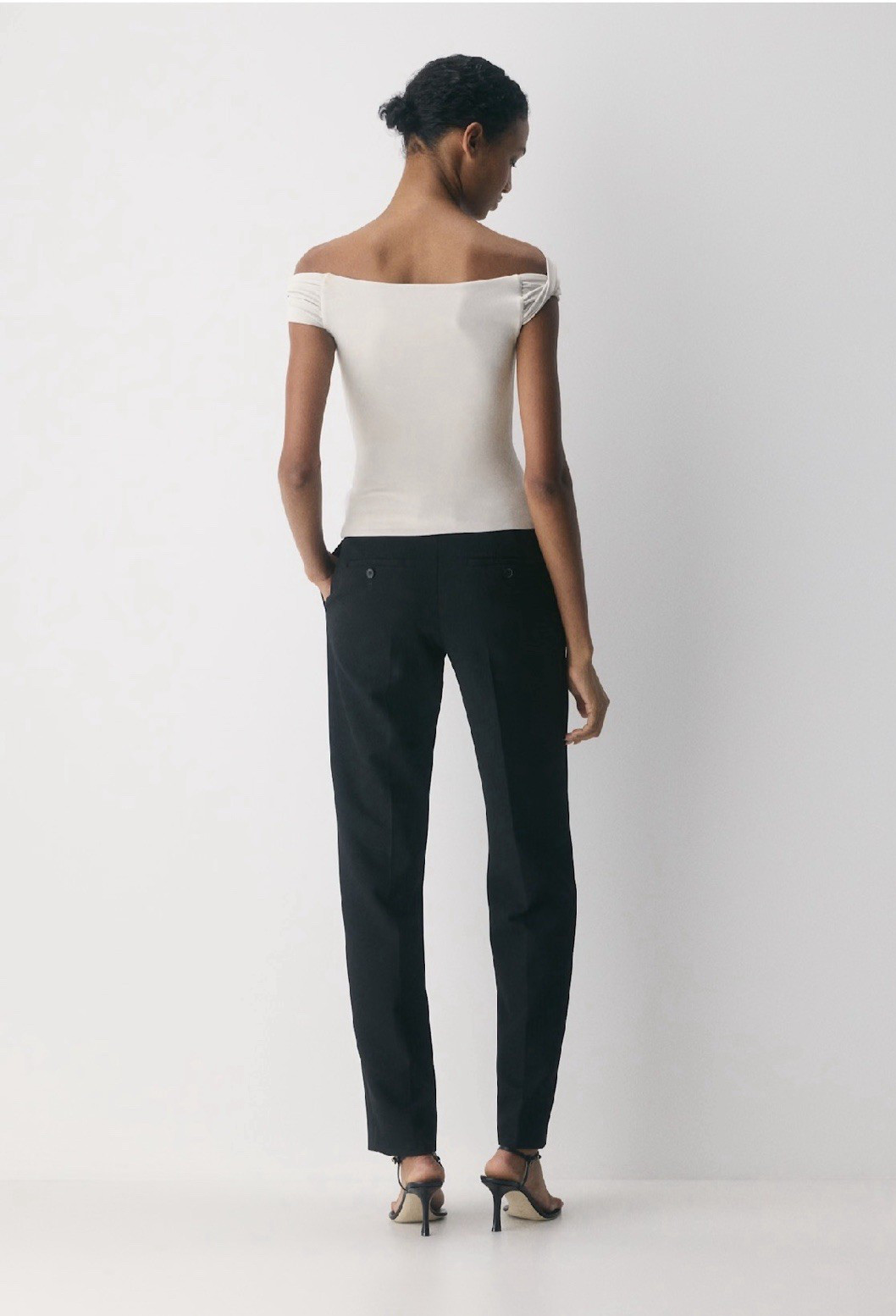 Aritzia Women`s $58 Original Contour Ravish Off-the-Shoulder Top size S