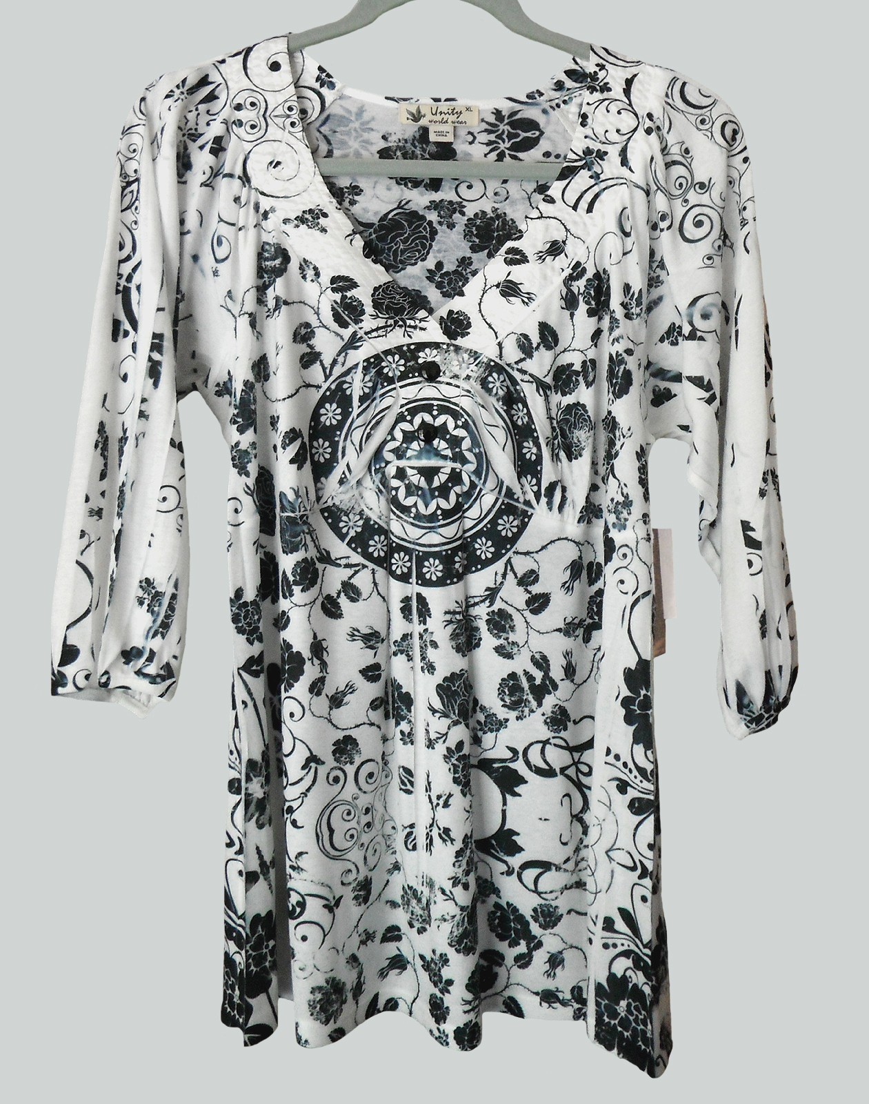UNITY WORLD WEAR WHITE/BLACK POLYESTER TOP, NWT, BUST ABOUT 38 1/2″, SIZE XL