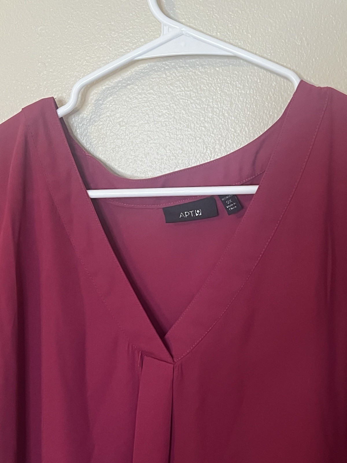 Apt 9 Magenta Blouse With V-Neck And Flutter Sleeves