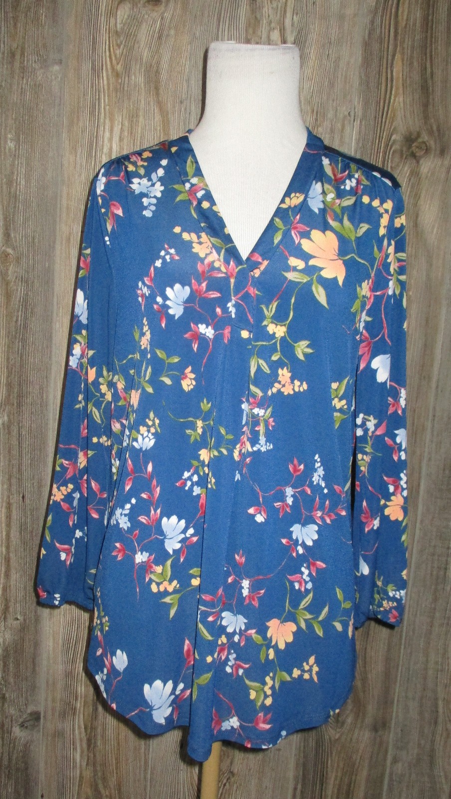 Two by Vince Camuto Women’s V-Neck Top Blue Floral Size Small? Tag Missing