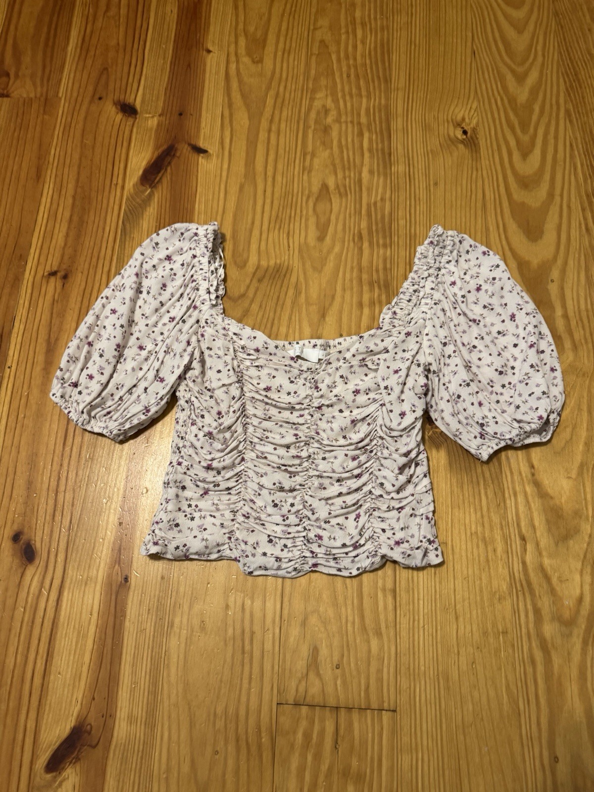 ASTR The Label Floral Ruched Puff Sleeve Smocked Top in Cream Lavender Ditsy LRG