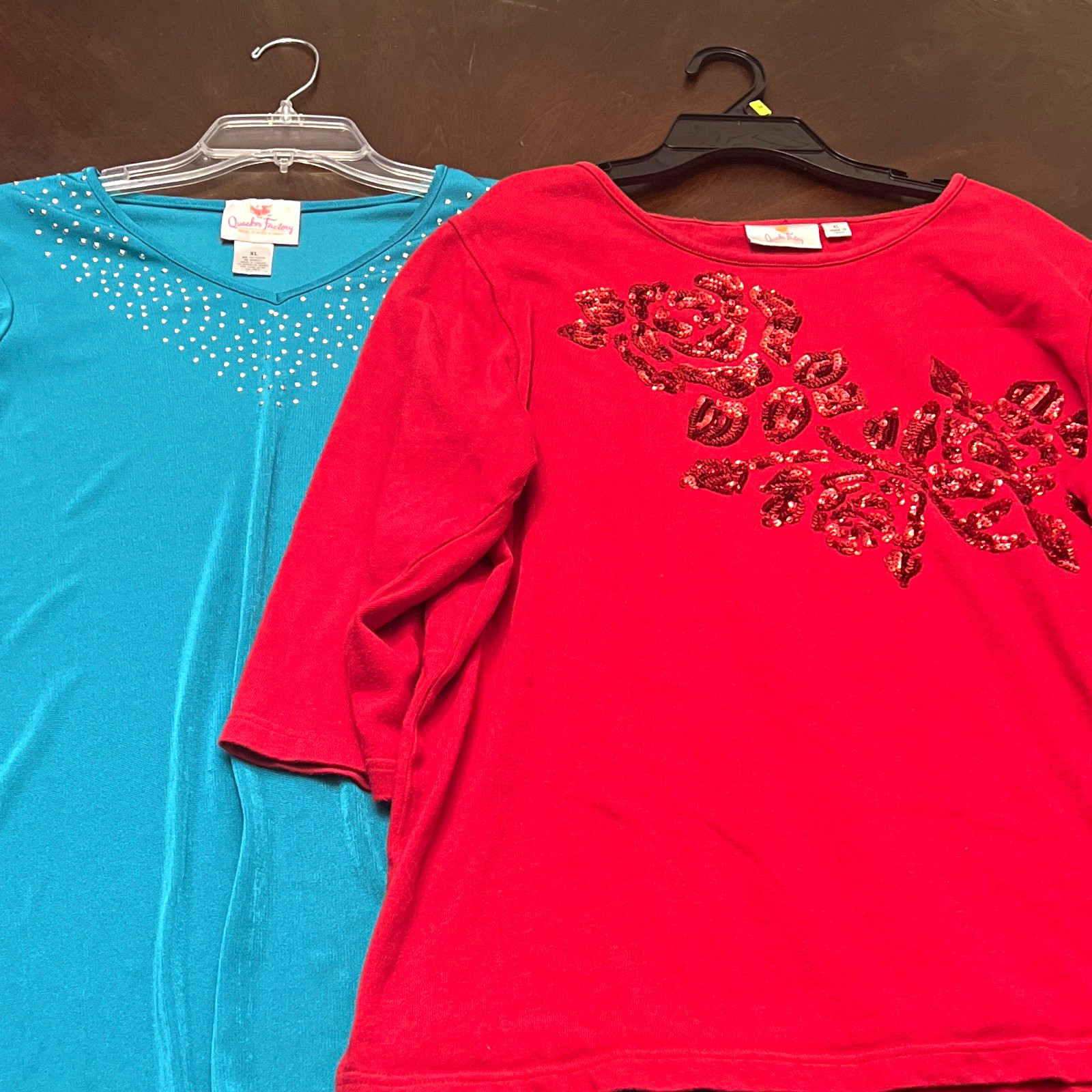 Quacker Factory Women’s XL Long Sleeve V-Neck Sequin Rhinestone Top Red/Blue
