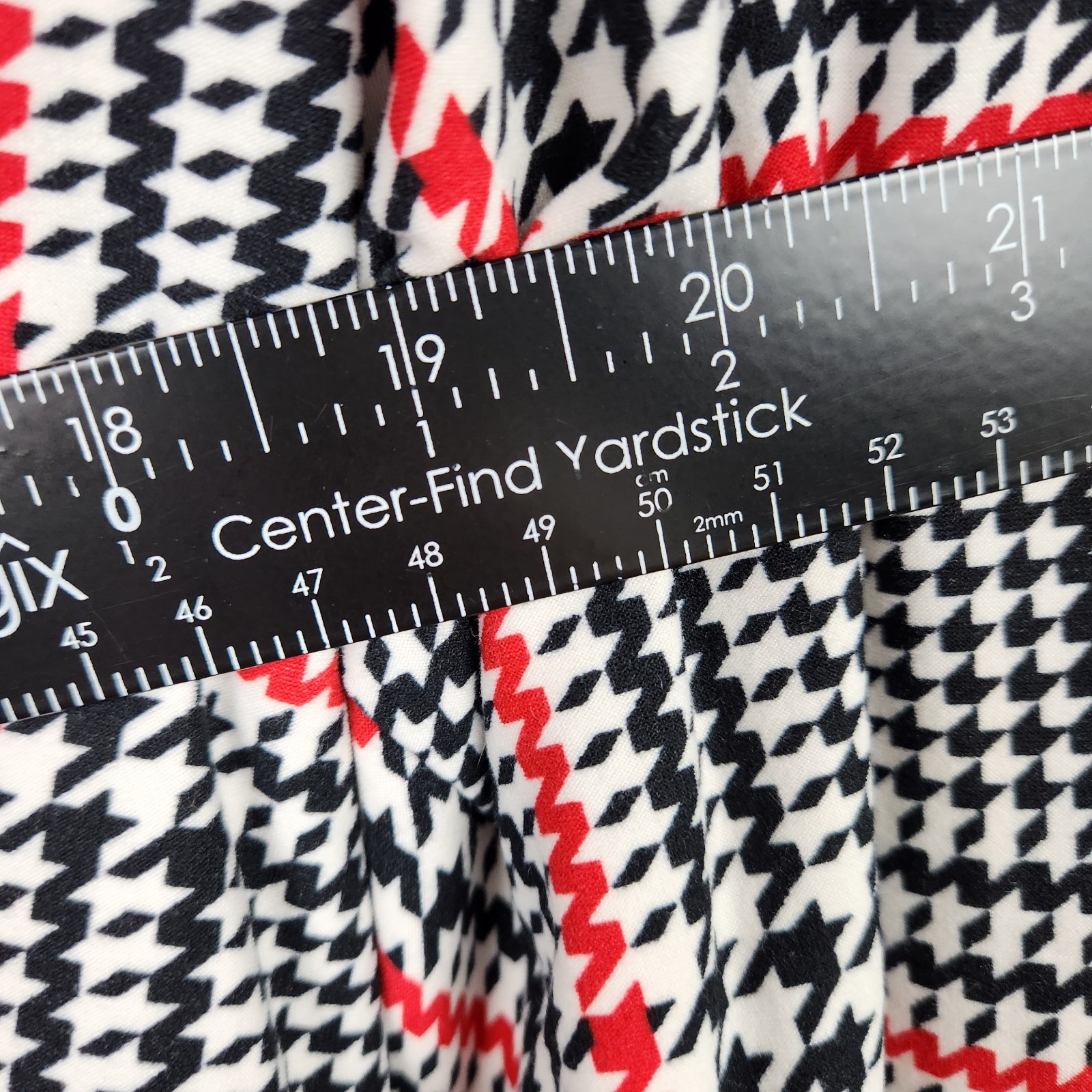 No Comment Juniors Houndstooth Pattern Fleece Hooded Crop Top Sz Medium Red/Blk