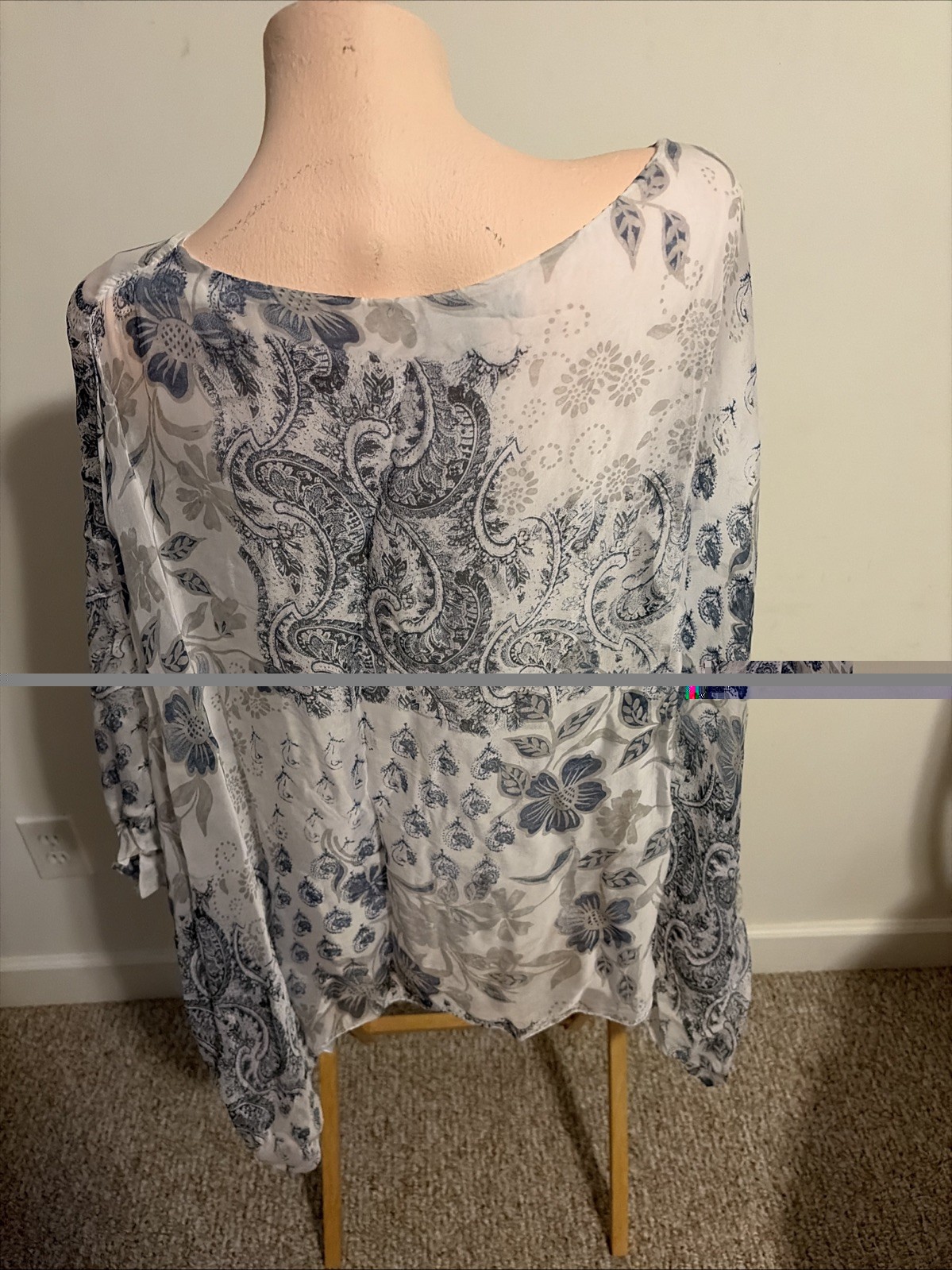 Saks Fifth Avenue Flowy Blouse Blue/white Italian Silk Sz XL paisley pattern.