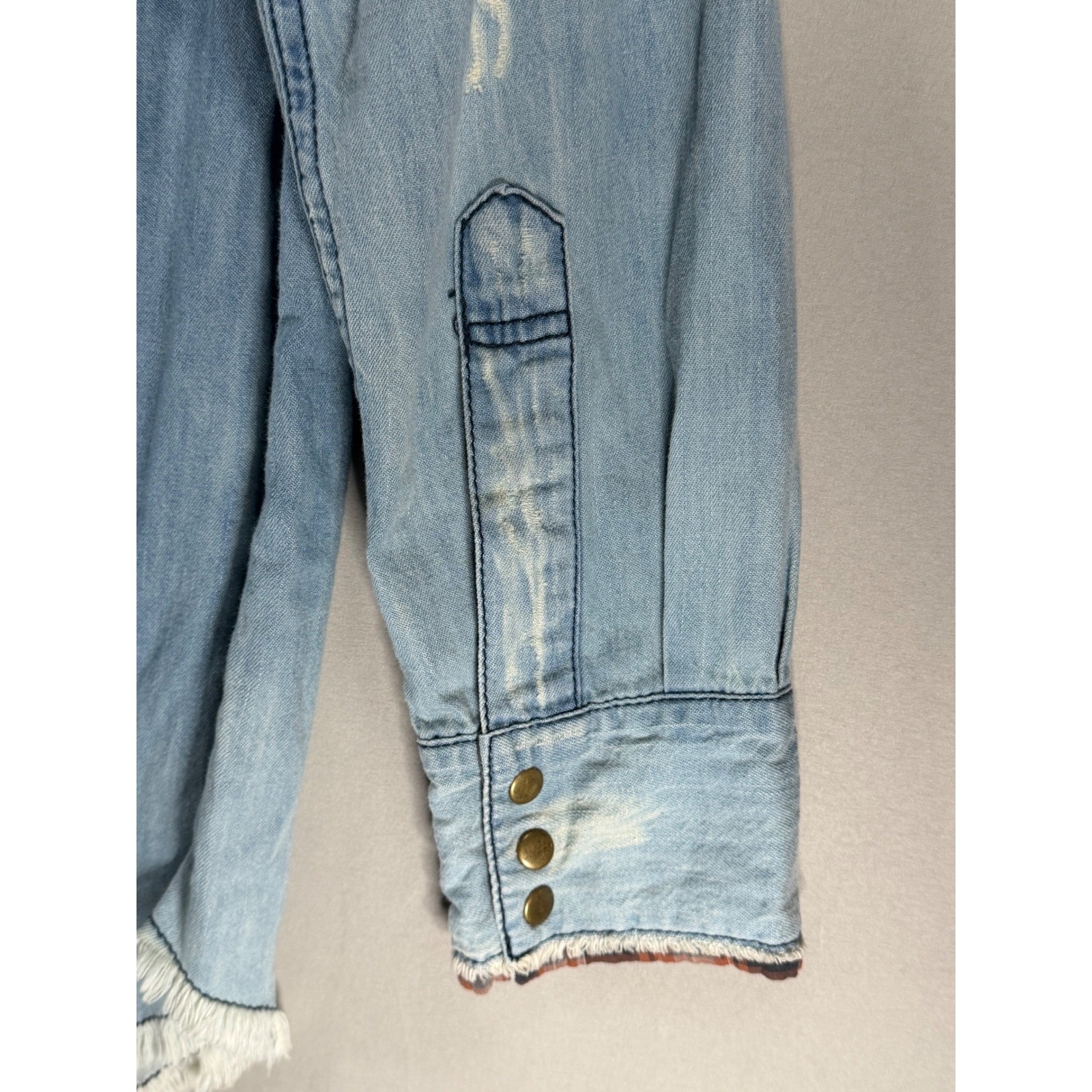 Free People Womens Light Wash Denim Western Snap Button Down Shirt Frayed Hem L