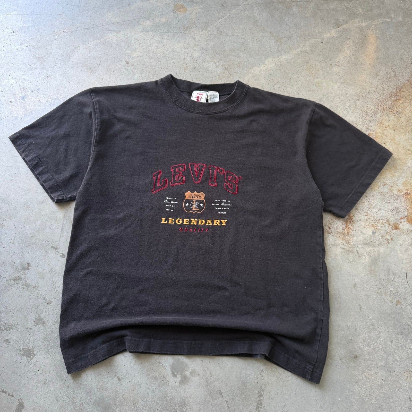 Vintage 90’s Levi’s Embroidered Logo Classic Retro Women’s T-shirt Size Medium