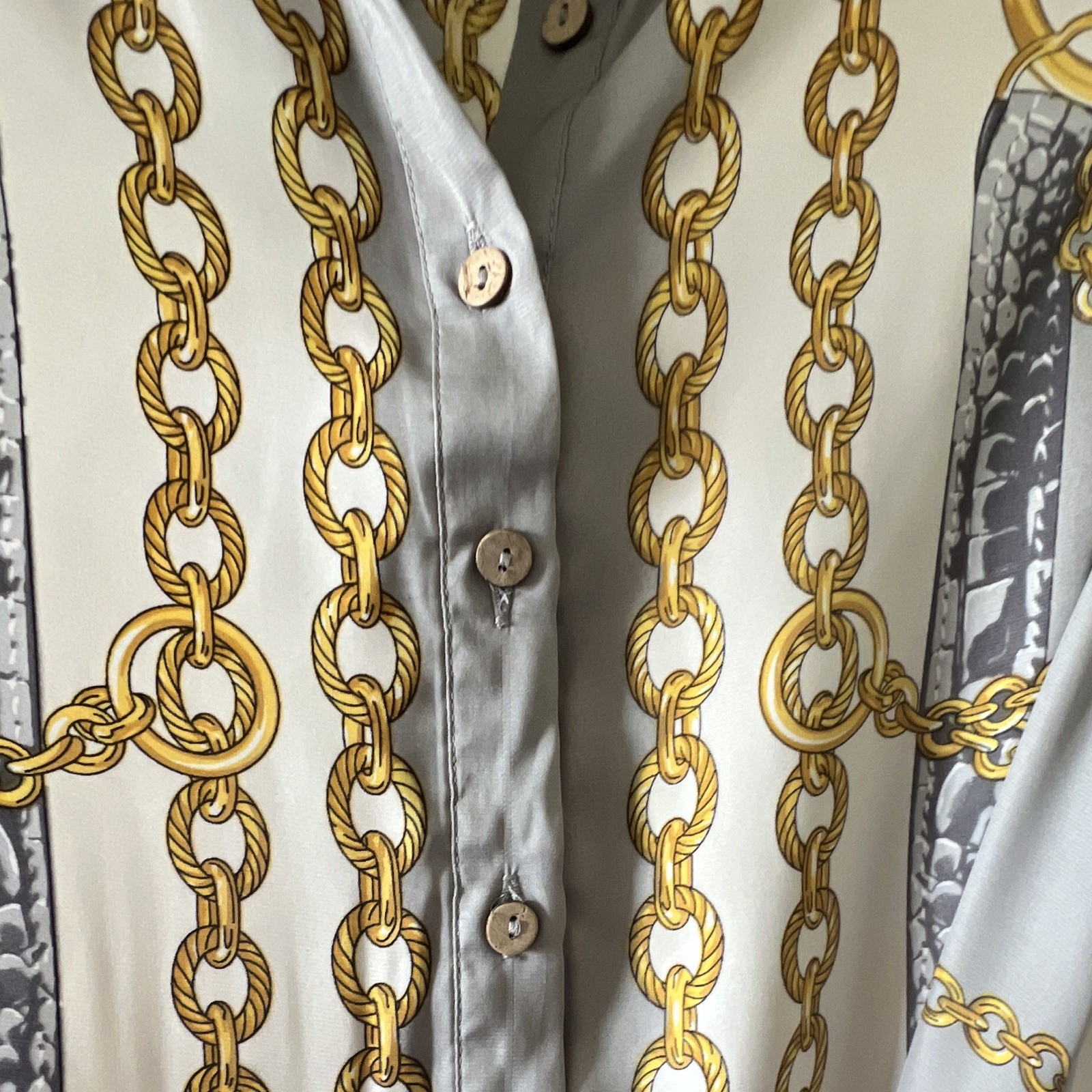 Vertigo Women’s Gray/White/Gold Chain Satin Collared Tunic Blouse M