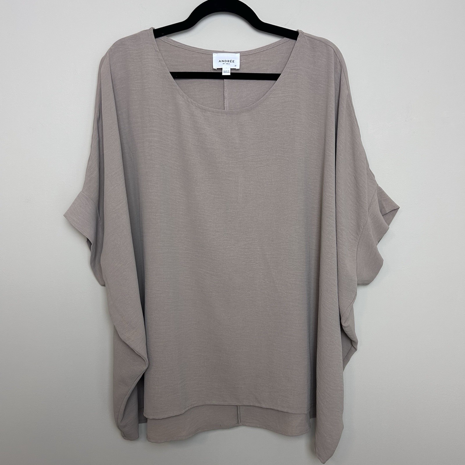 Andree by Unit Beige Top Size 1X V Neck Dolman Sleeve Boho NWOT