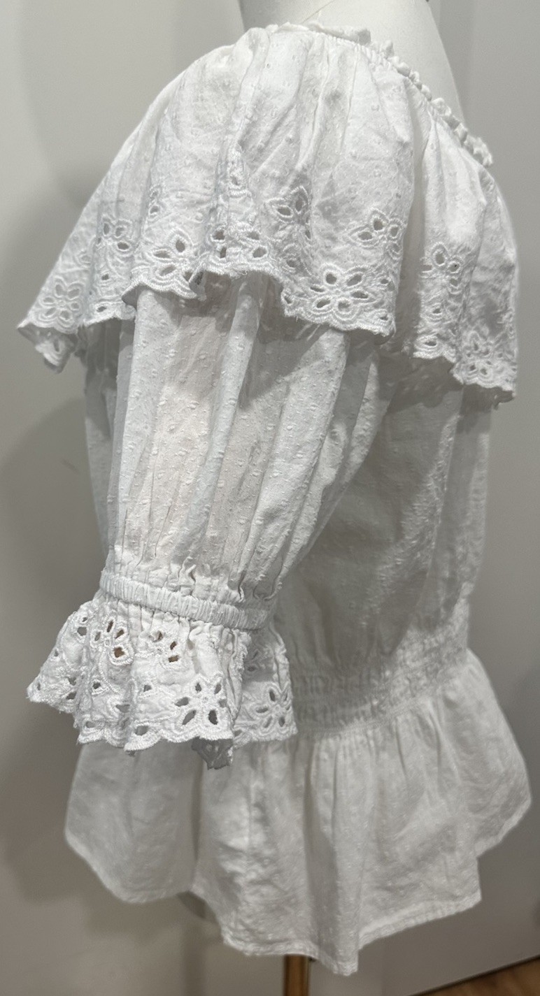 Universal Thread Women’s White Solid Cotton Blouse Eyelet Ruffle Smocked
