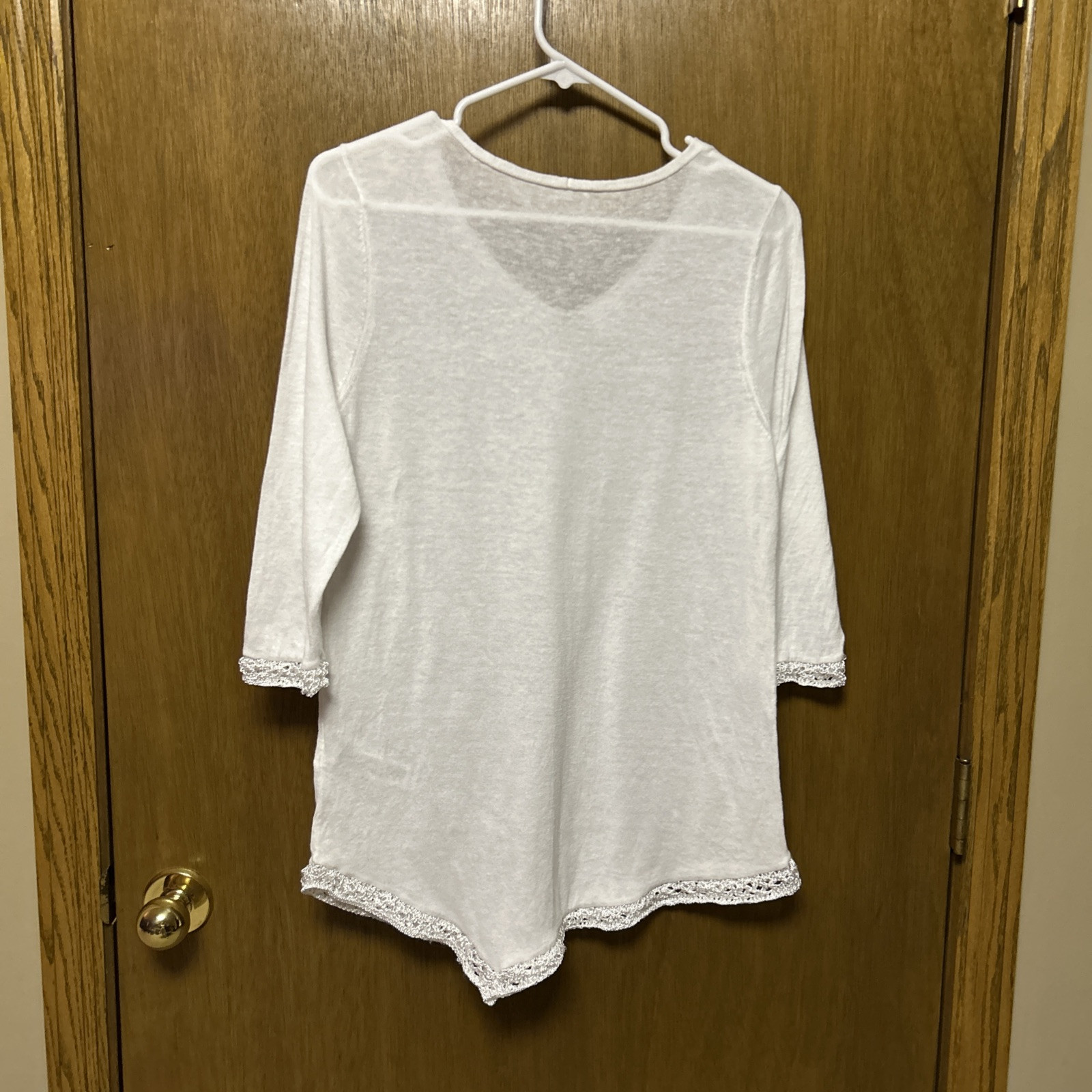 CHICO’S size 0 Small TOP Lightweight Sweater Asymmetrical Hem Crochet Detai B25