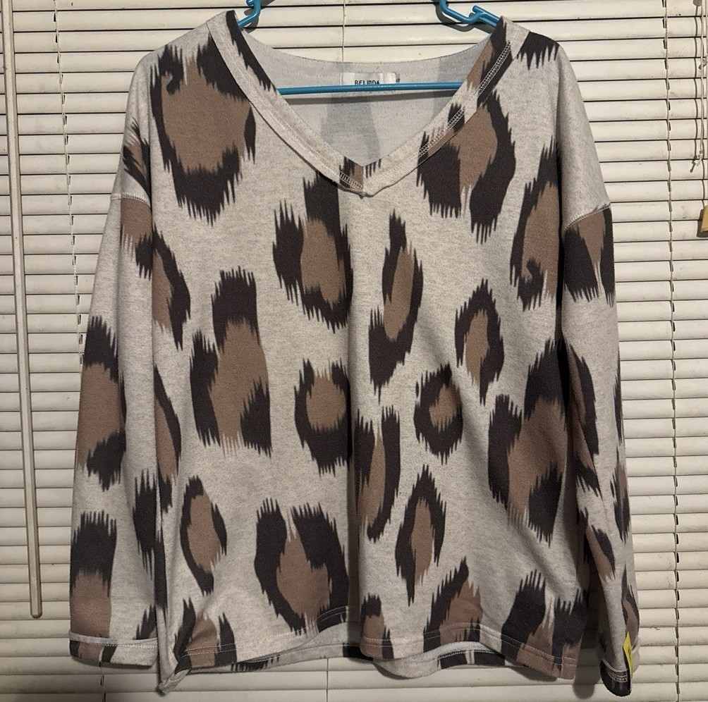 BELINDA Animal Print V-Neck Long Sleeve Pullover T-Shirt Beige/Brown/Black S