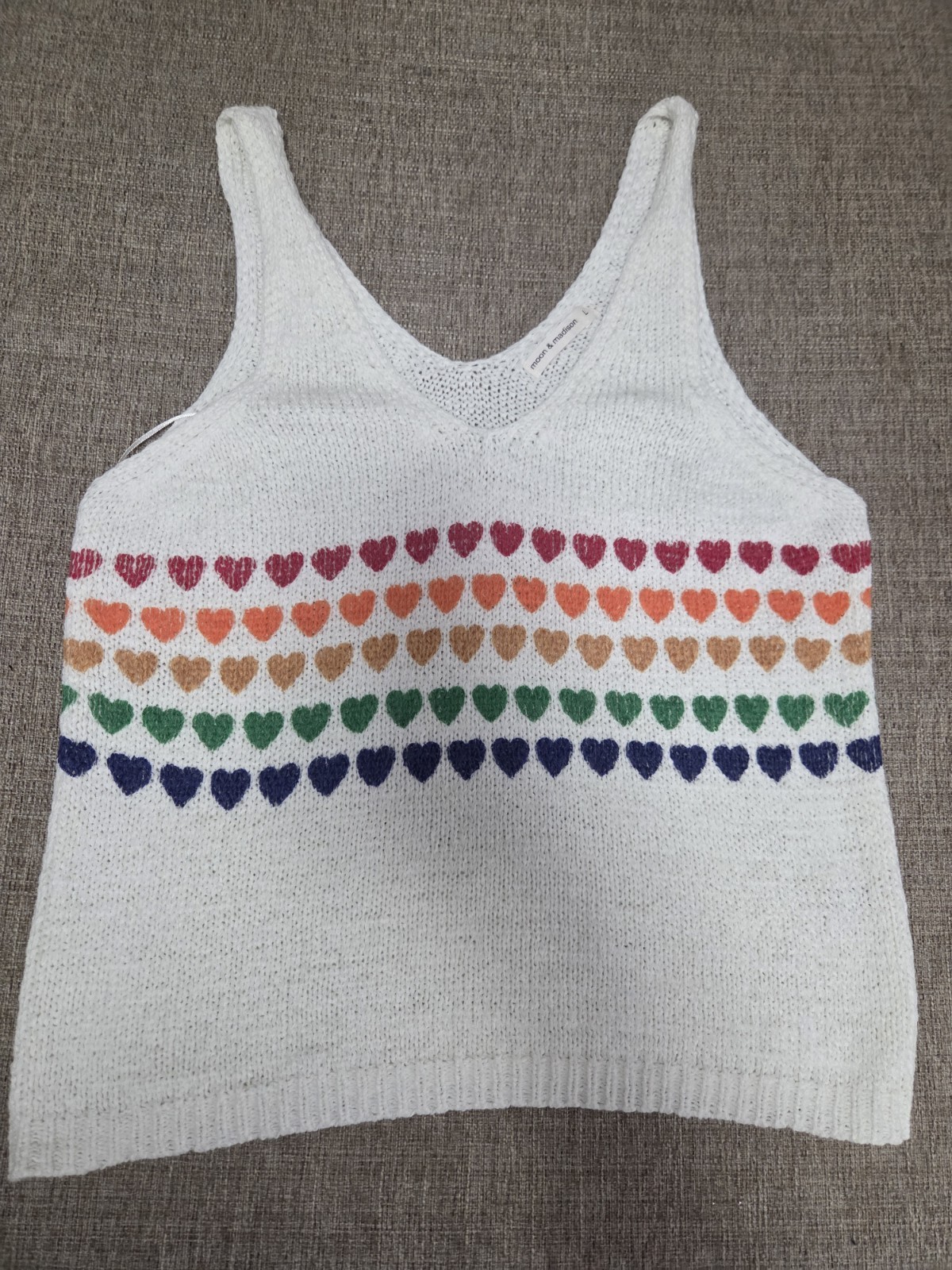moon & madison White Multicolor Knit Heart Pullover Sleeveless V-Neck Camisole L