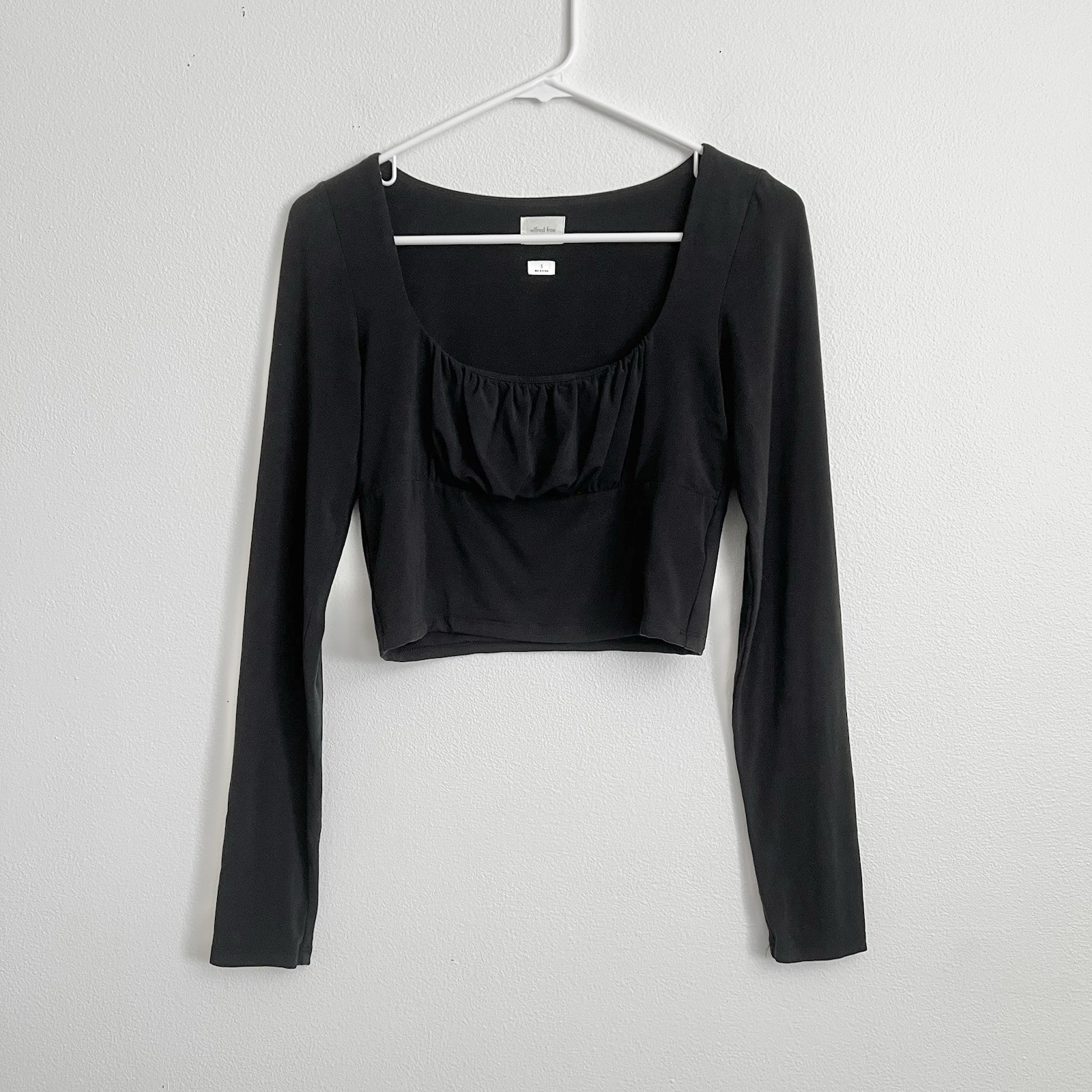 Aritzia Wilfred Free Orbit Crop Top Black Balletcore Basic LongSleeve Minimalist