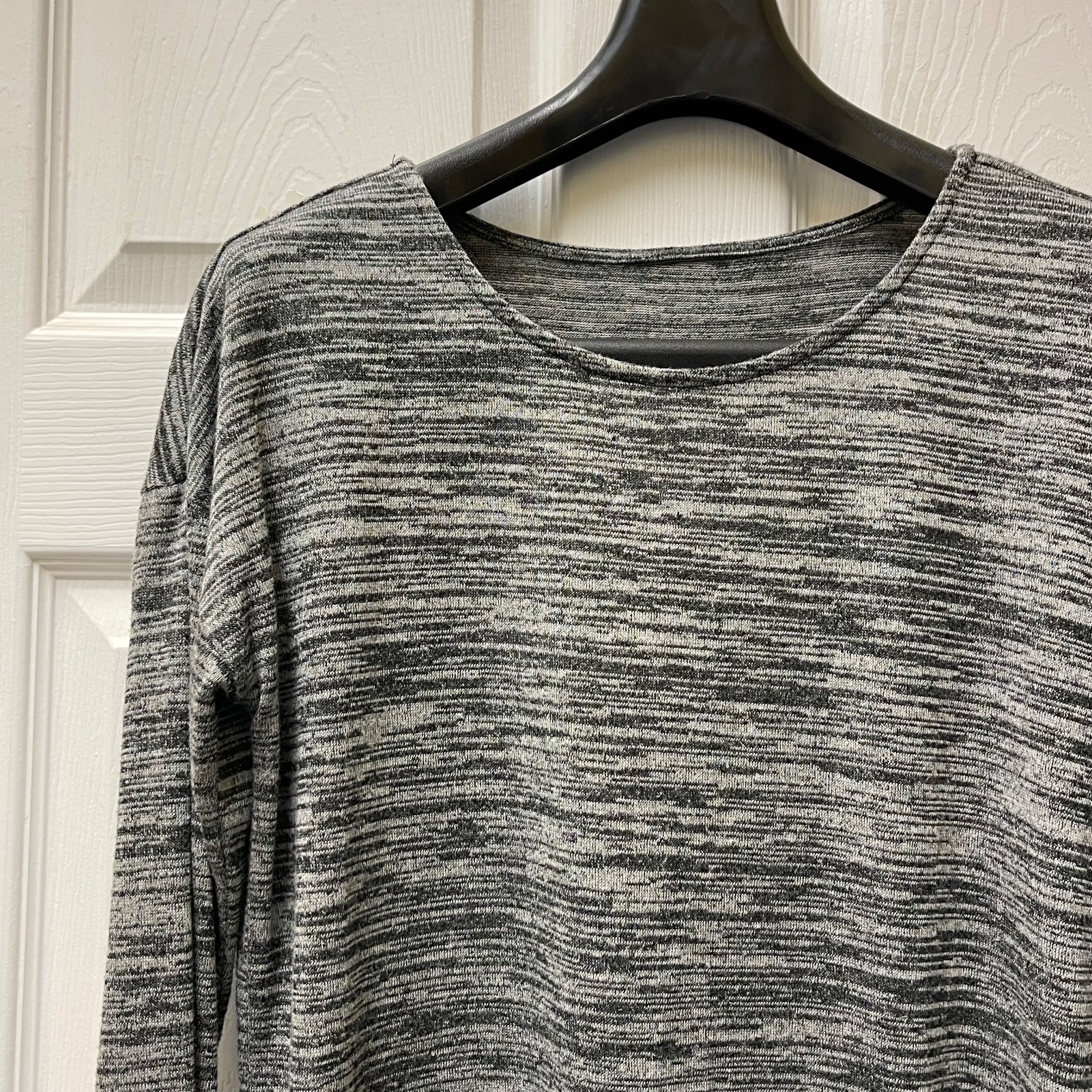 Women’s Gray Space-Dyed Crew Neck Cotton Blend Rounded Hem Knit Top (L)