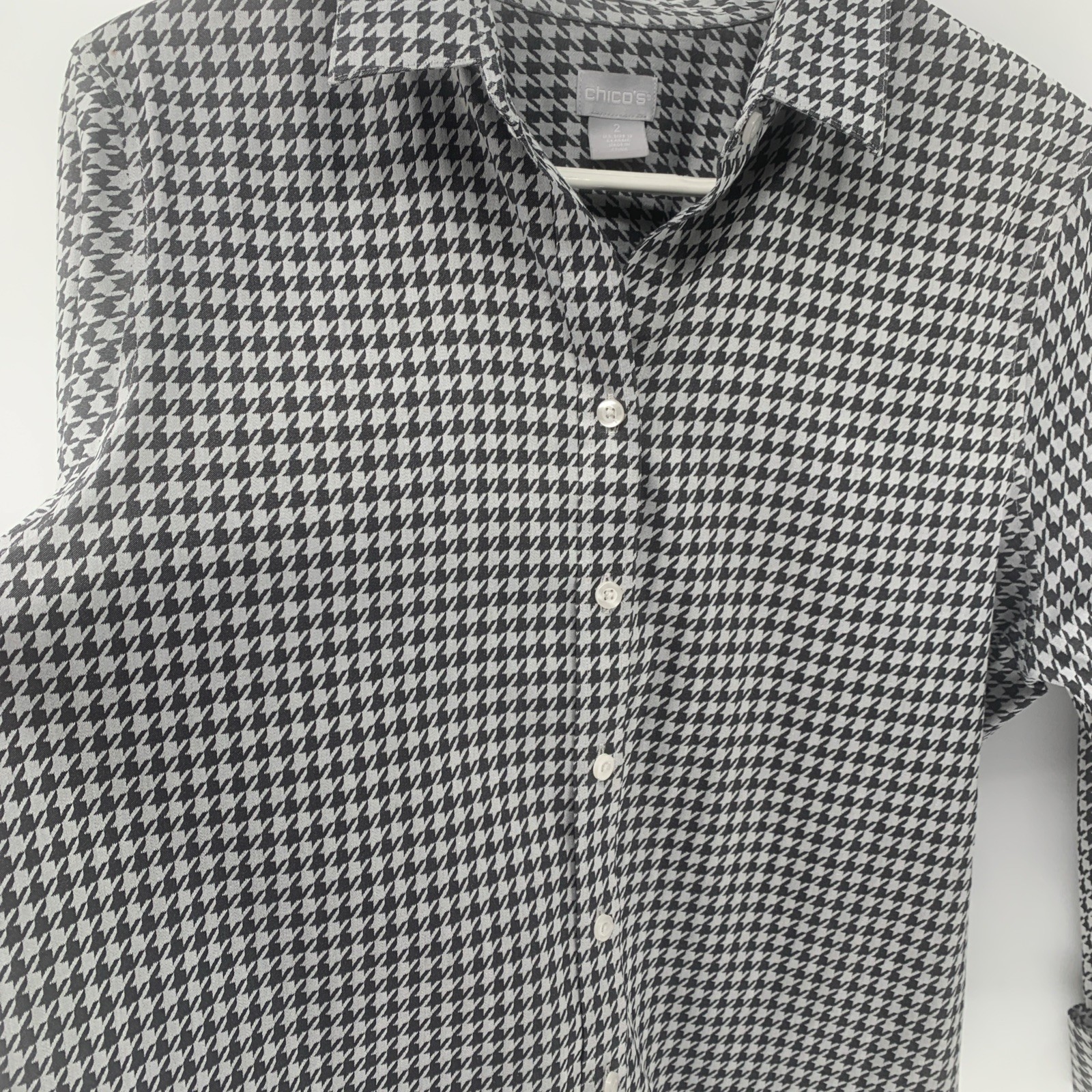 Chico’s 2 No-Iron Coolmax All-Seasons Stretch Black Houndstooth Shirt Size 2