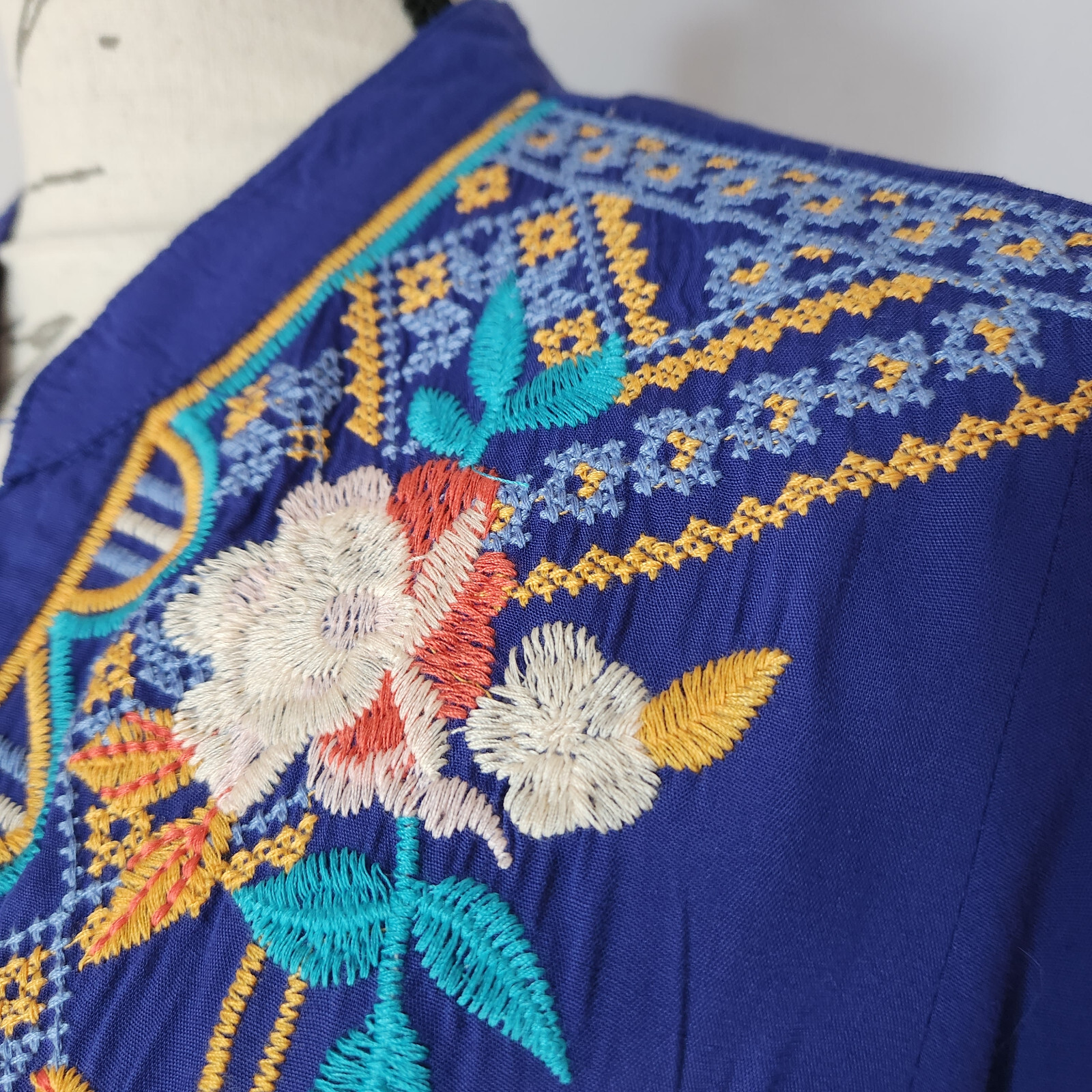 EUC LUNA MOON Embroidered Tunic Top Roll Tap Sleeve 100% Rayon Blue Women Sz.M