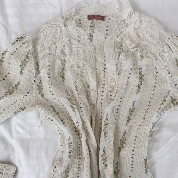 Cream 100% cotton button-down blouse with a lace chest panel | Size XS