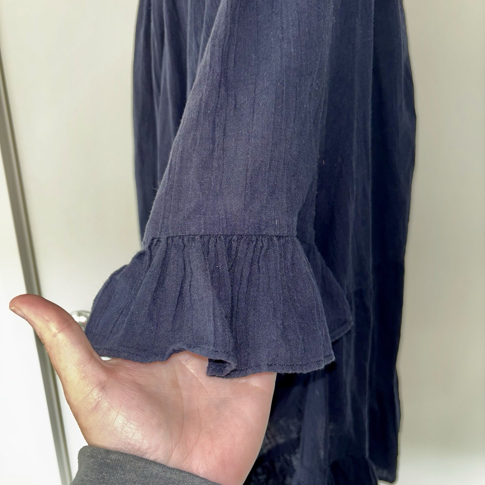 Virtuelle Floaty Navy Blue Top Size 22 cheesecloth plus flutter sleeve