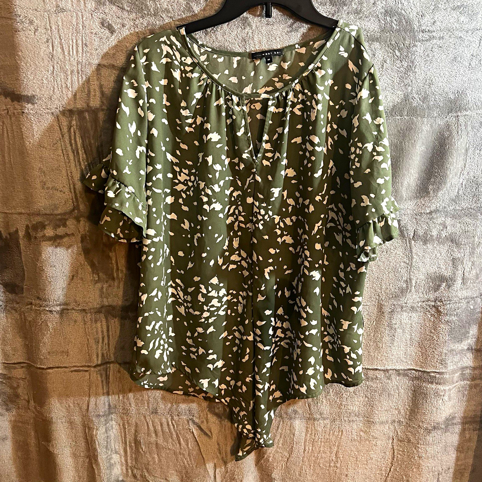 West Kei Women’s Medium Green/White Abstract Round Neck Ruffle Sleeve Blouse