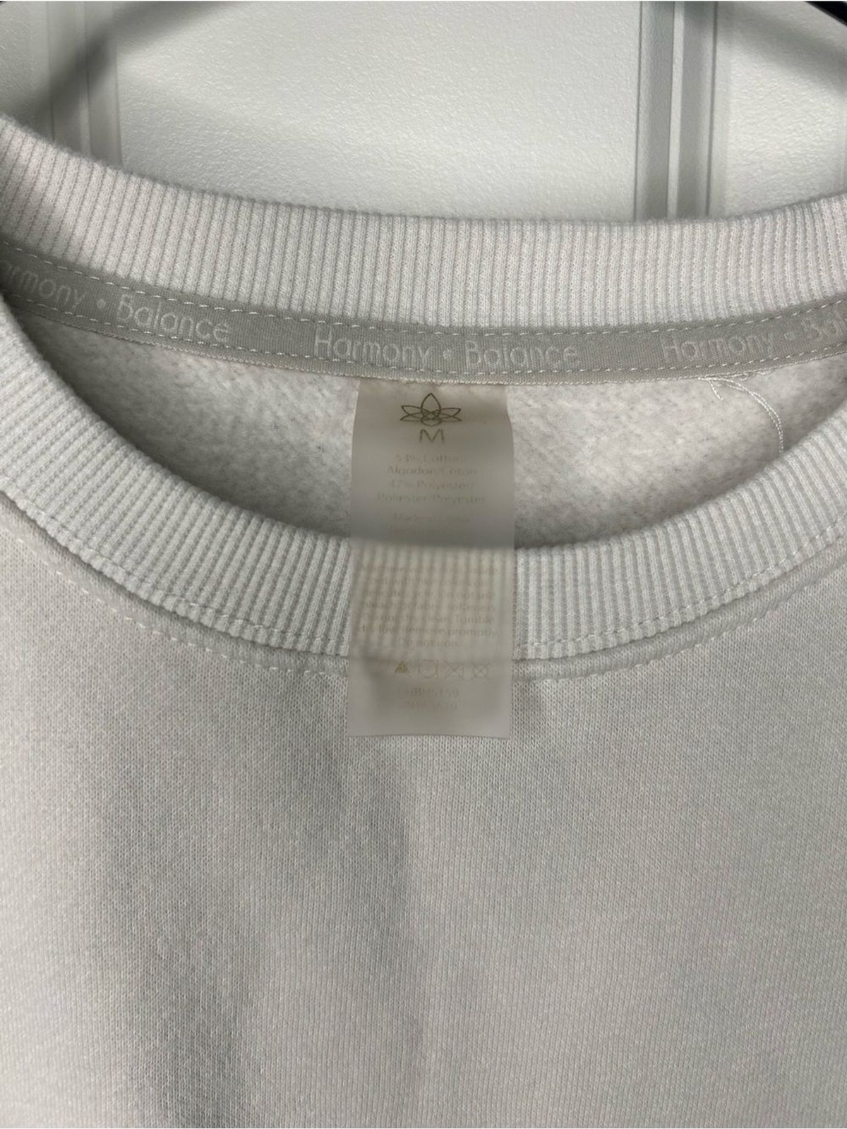 Harmony Balance Cream Cropped Sweatshirt crewneck
