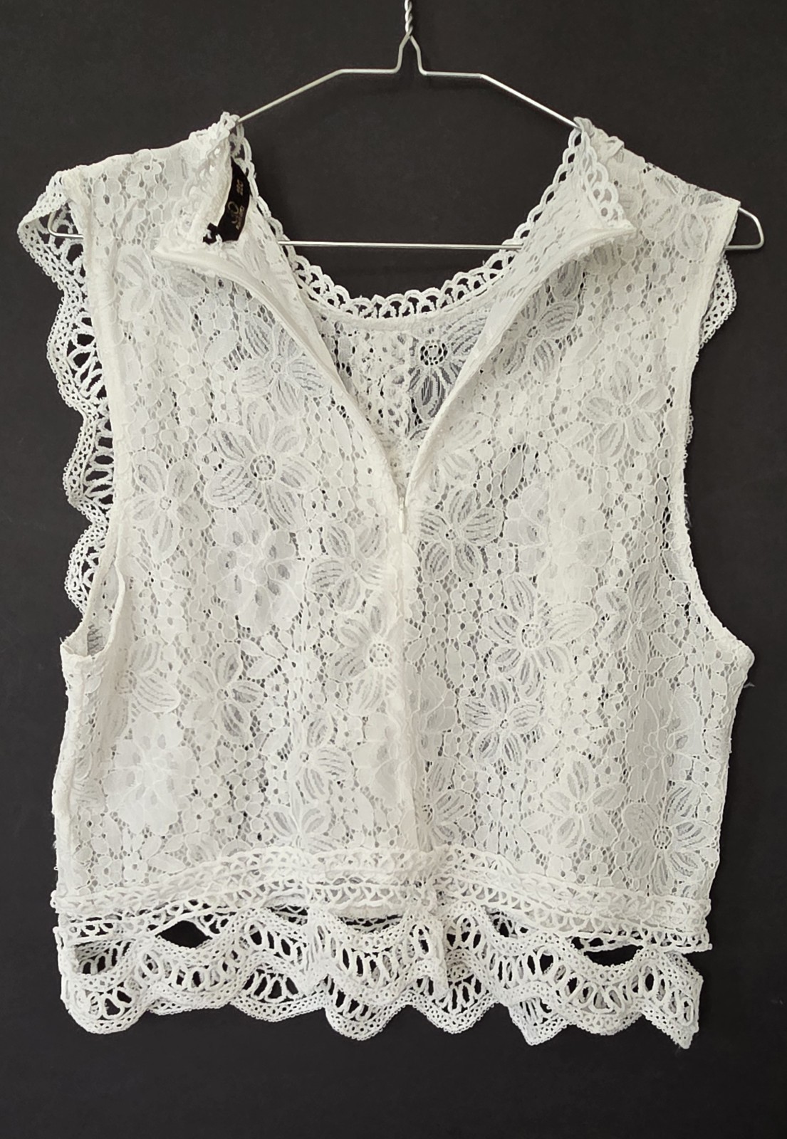 JLO by Jennifer Lopez Floral Lace Crop Top • Size 2 • Cottagecore • Coastal ✨️
