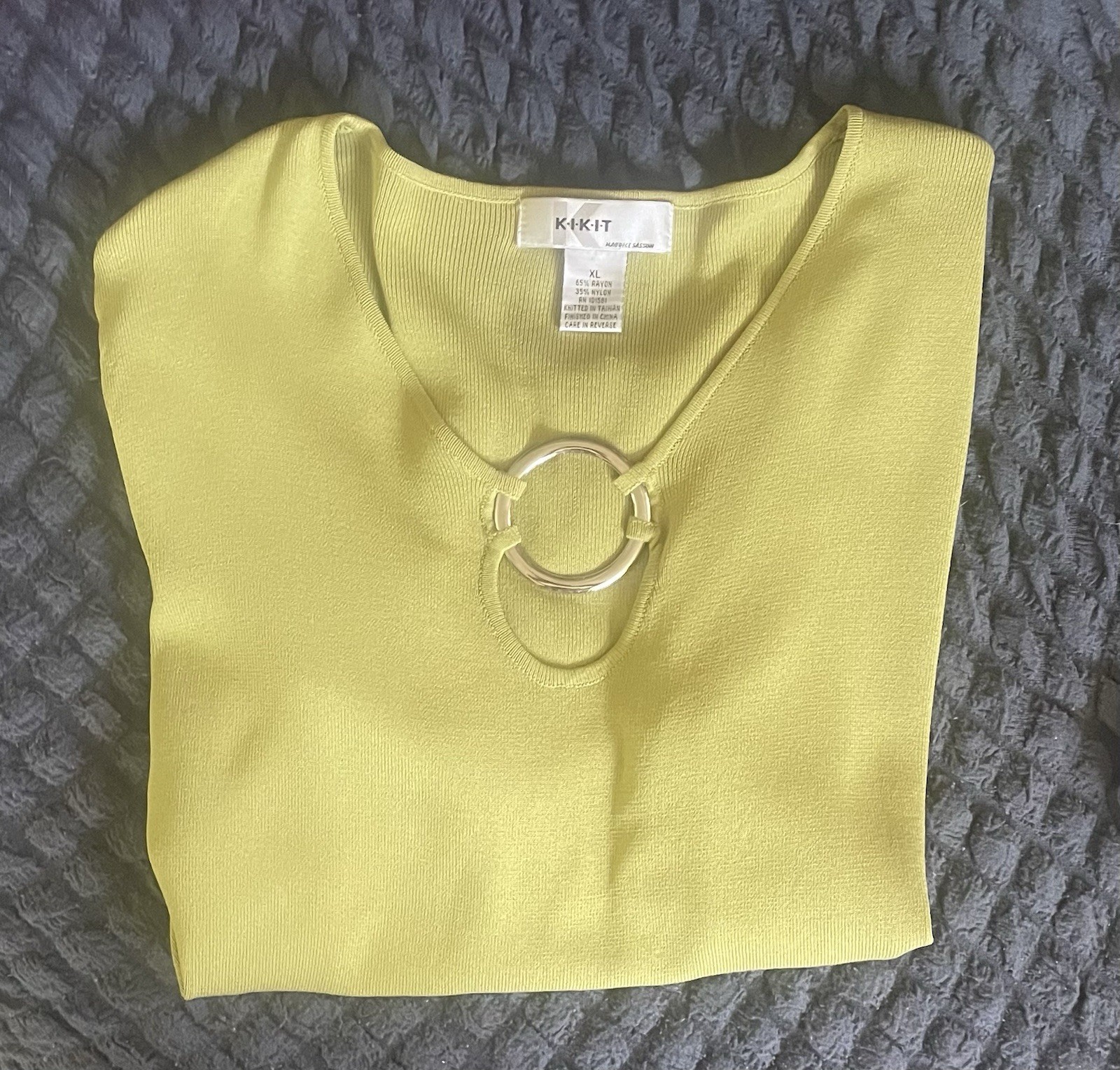 K I K I. T Blusa Tipo Suerte Color Verde 65% Rayon 35% Nylon