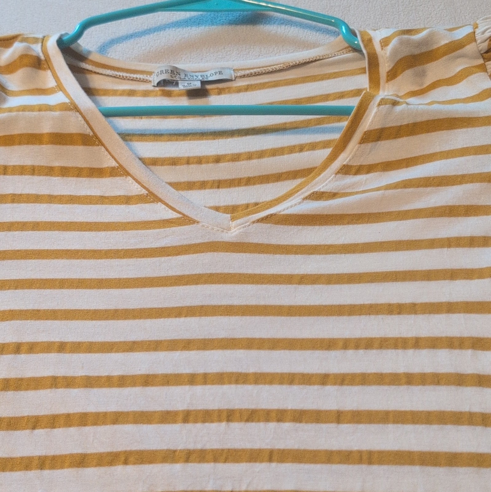 Green Envelope Women’s White/Yellow Striped V-Neck Puff Short Sleeve T-Shirt M