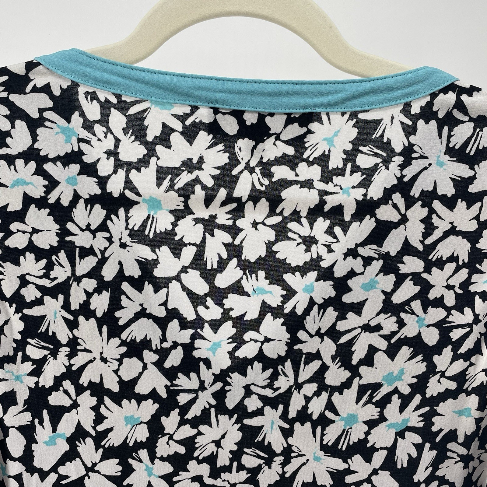 Jones New York Floral Blouse Womens M Sleeveless V Neck Aqua Black Coastal Chic
