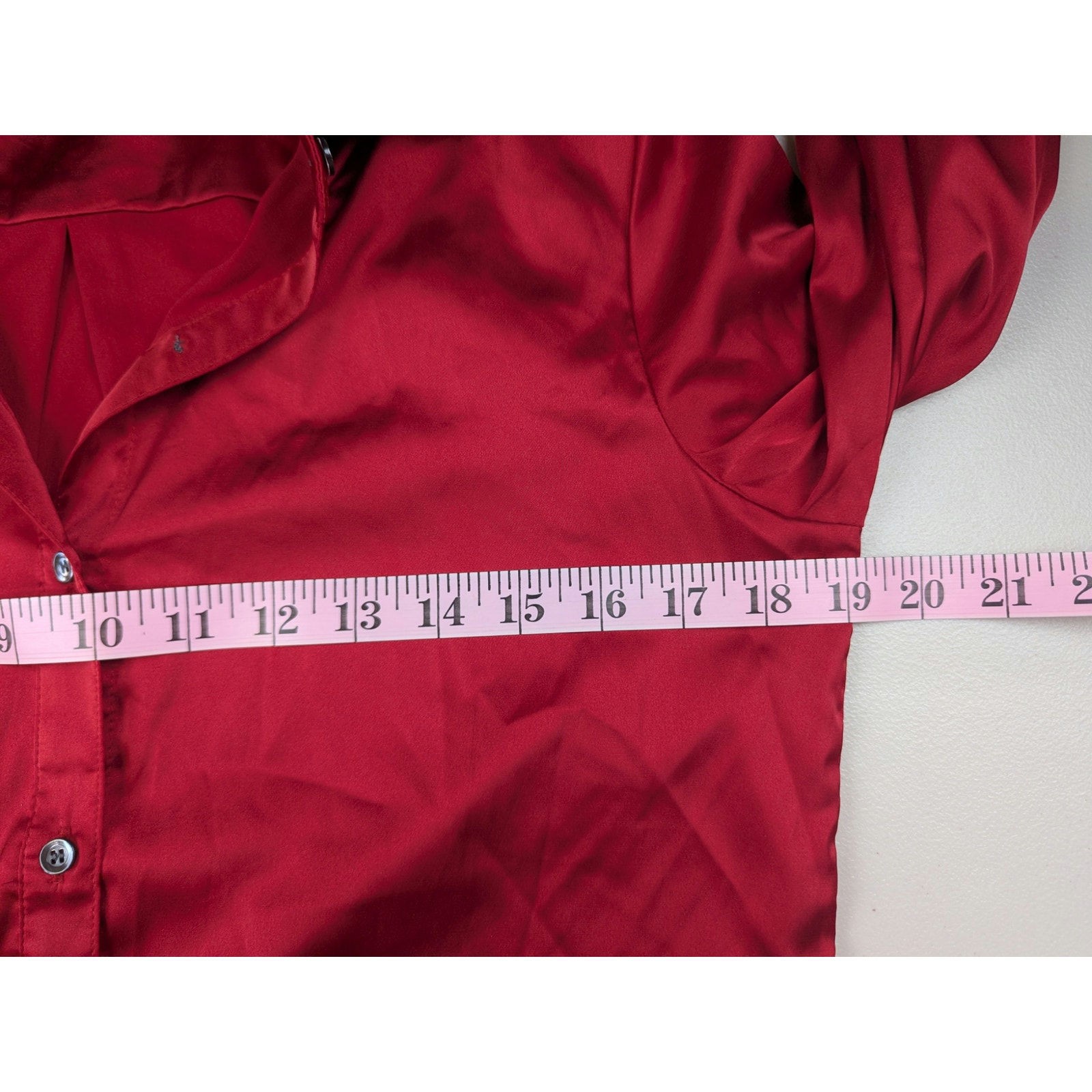 J McLaughlin Satin Blouse Red Button Up Womens XS Stretch Luxe Christmas Office